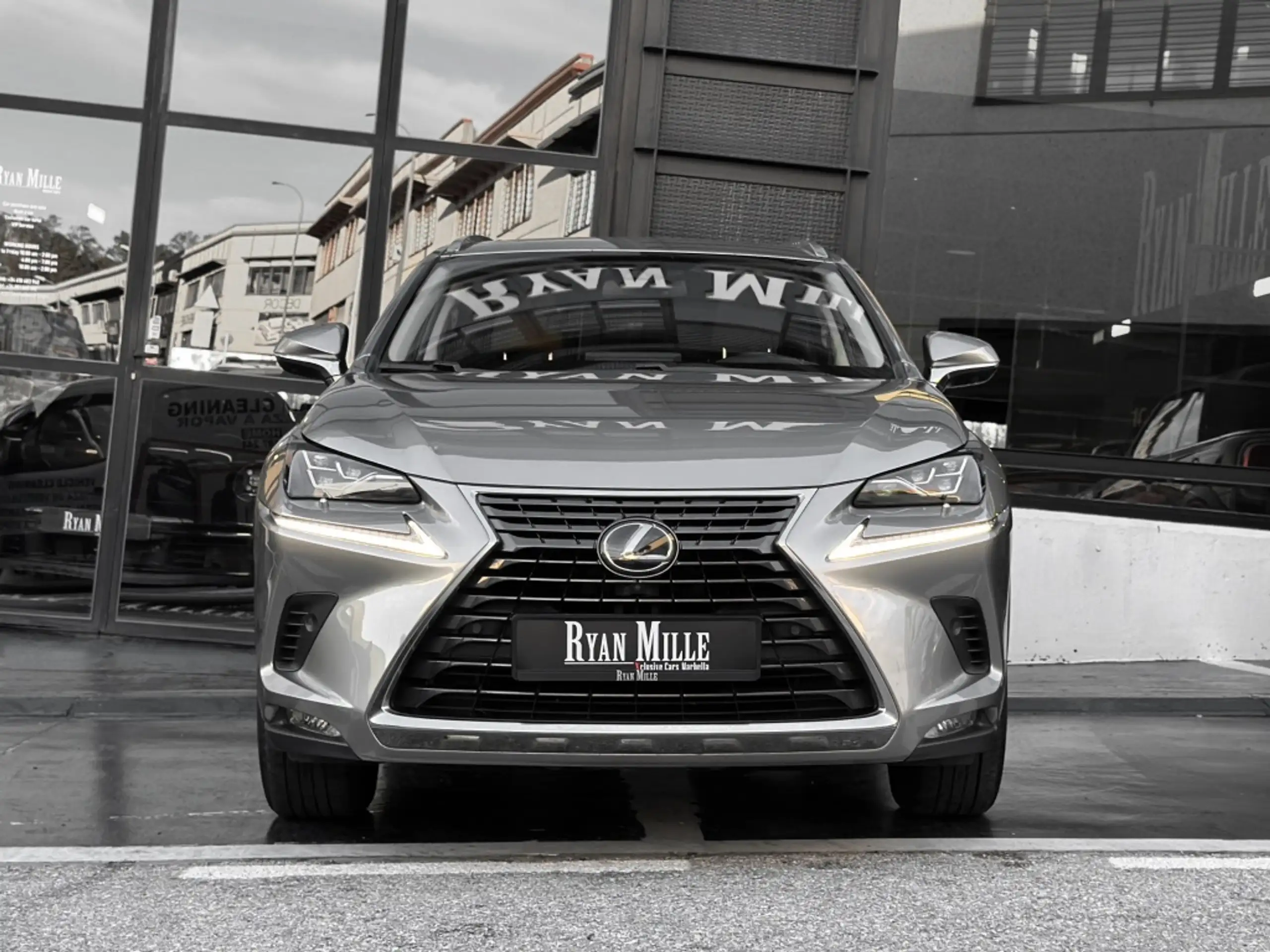 Lexus - NX 300