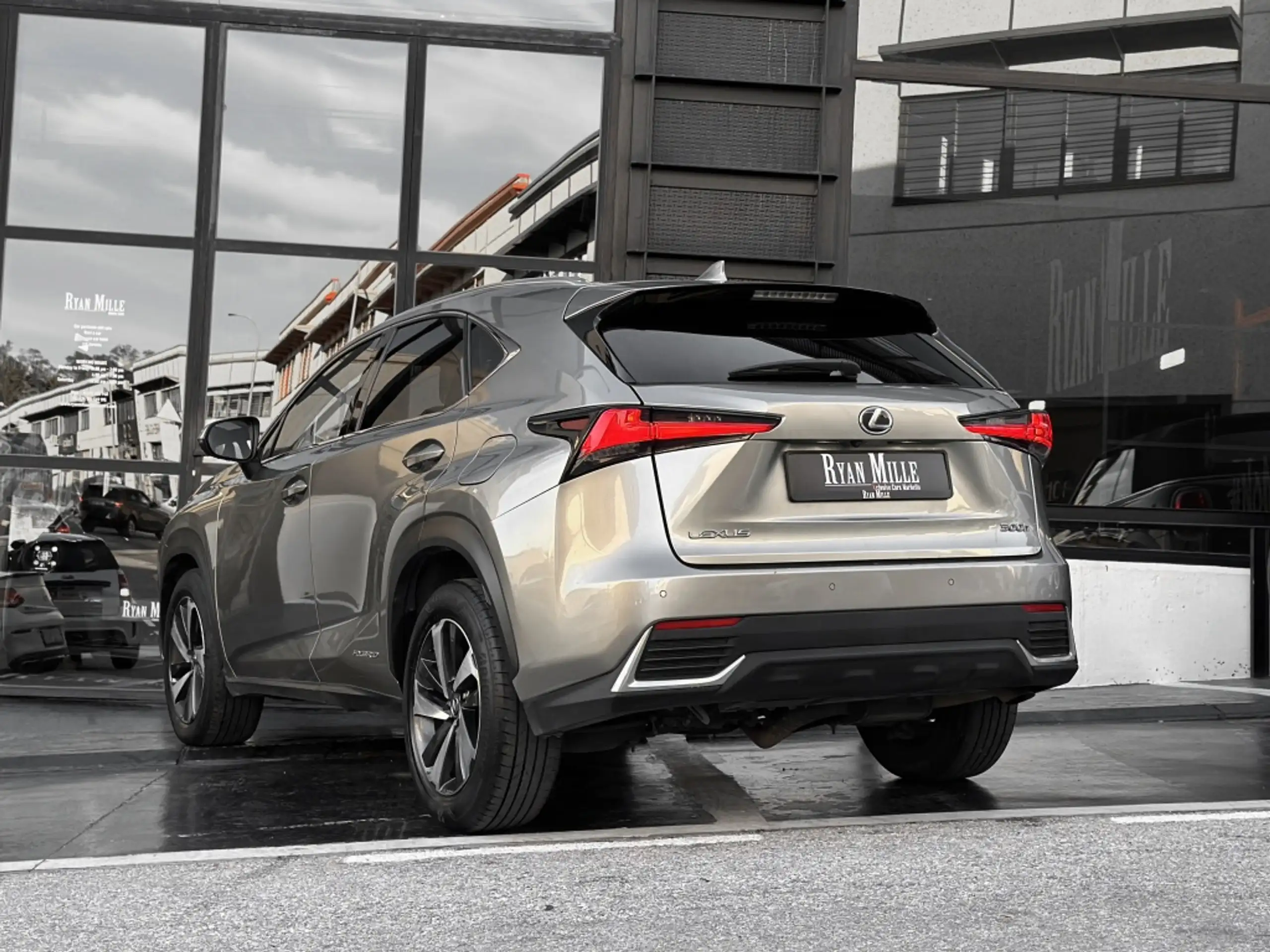 Lexus - NX 300