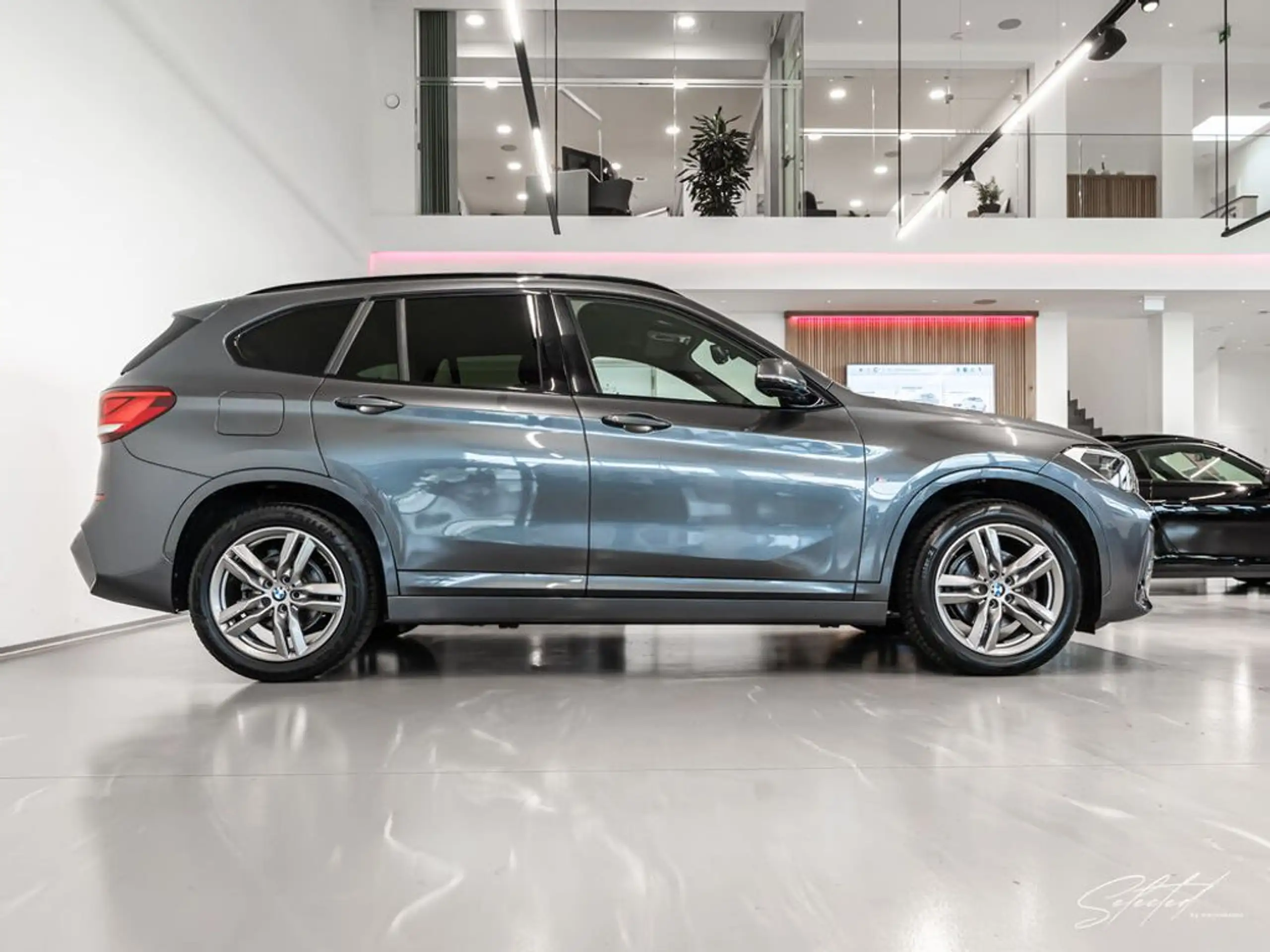 BMW - X1