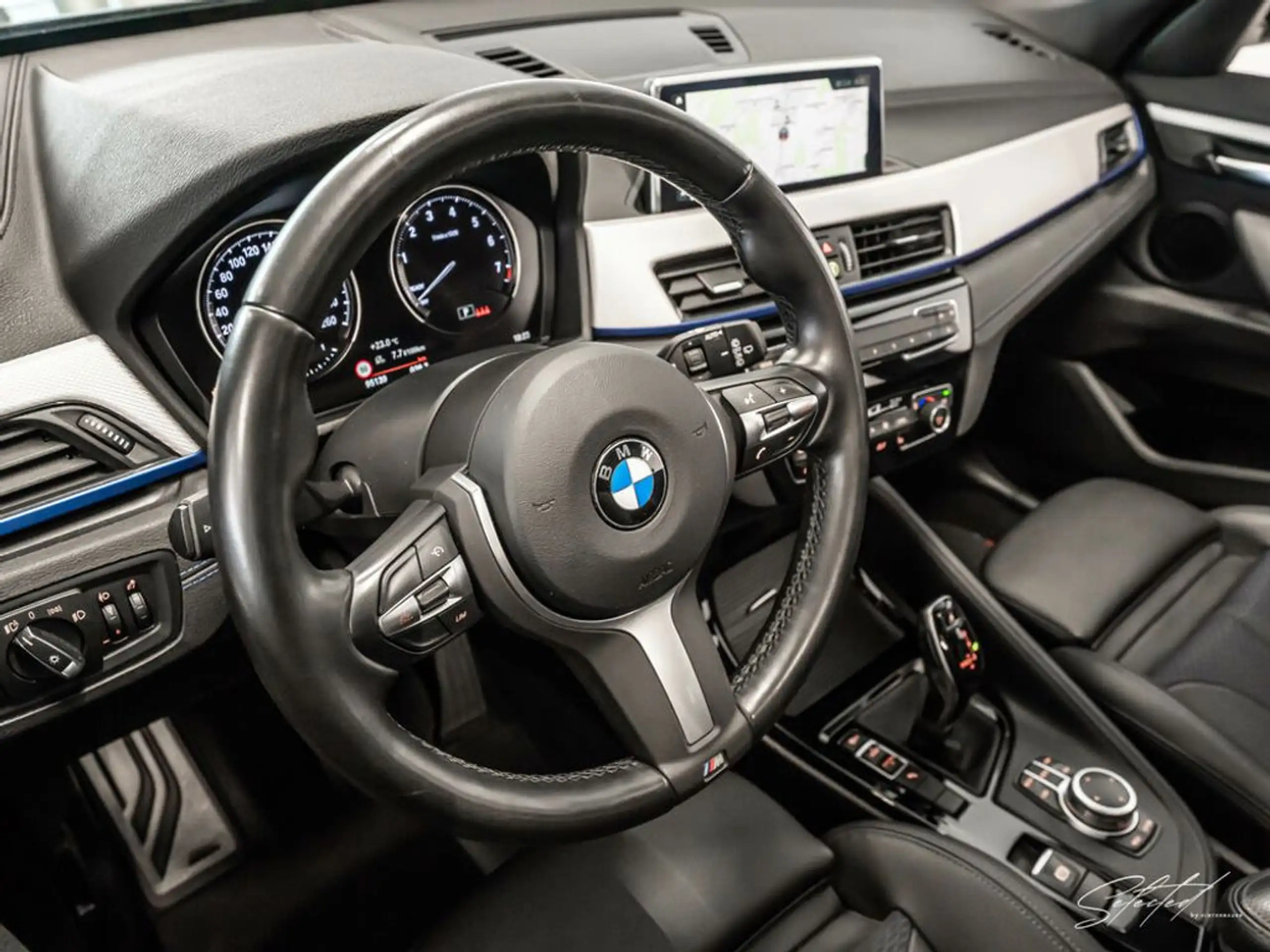 BMW - X1