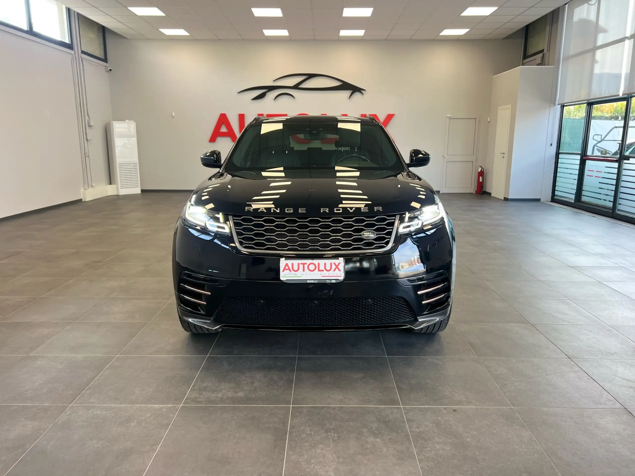 Land Rover - Range Rover Velar