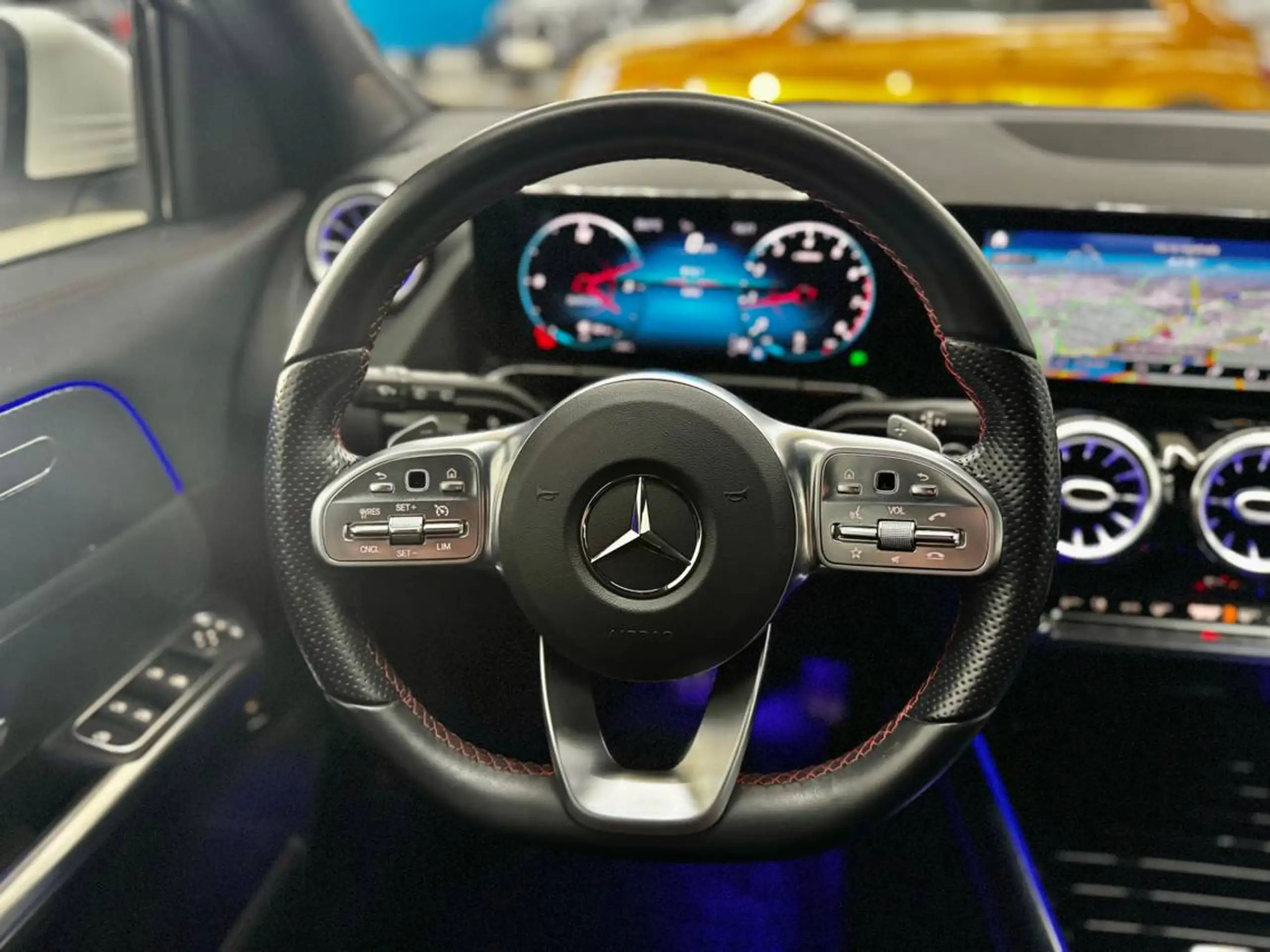 Mercedes-Benz - GLA 180