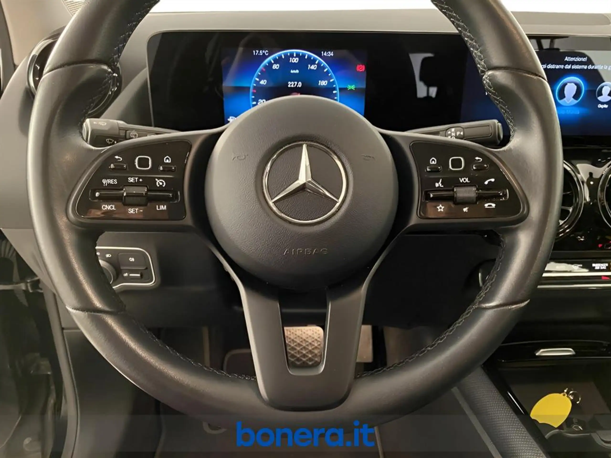 Mercedes-Benz - GLA 180