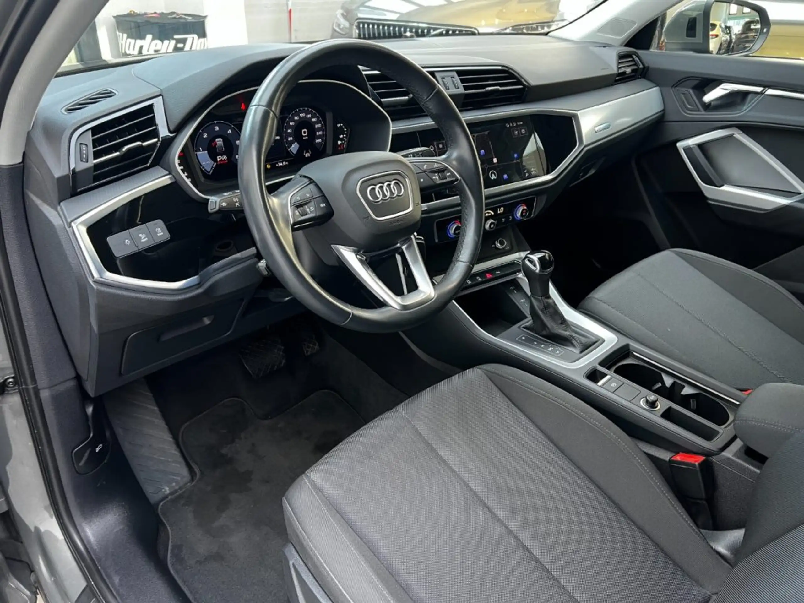 Audi - Q3