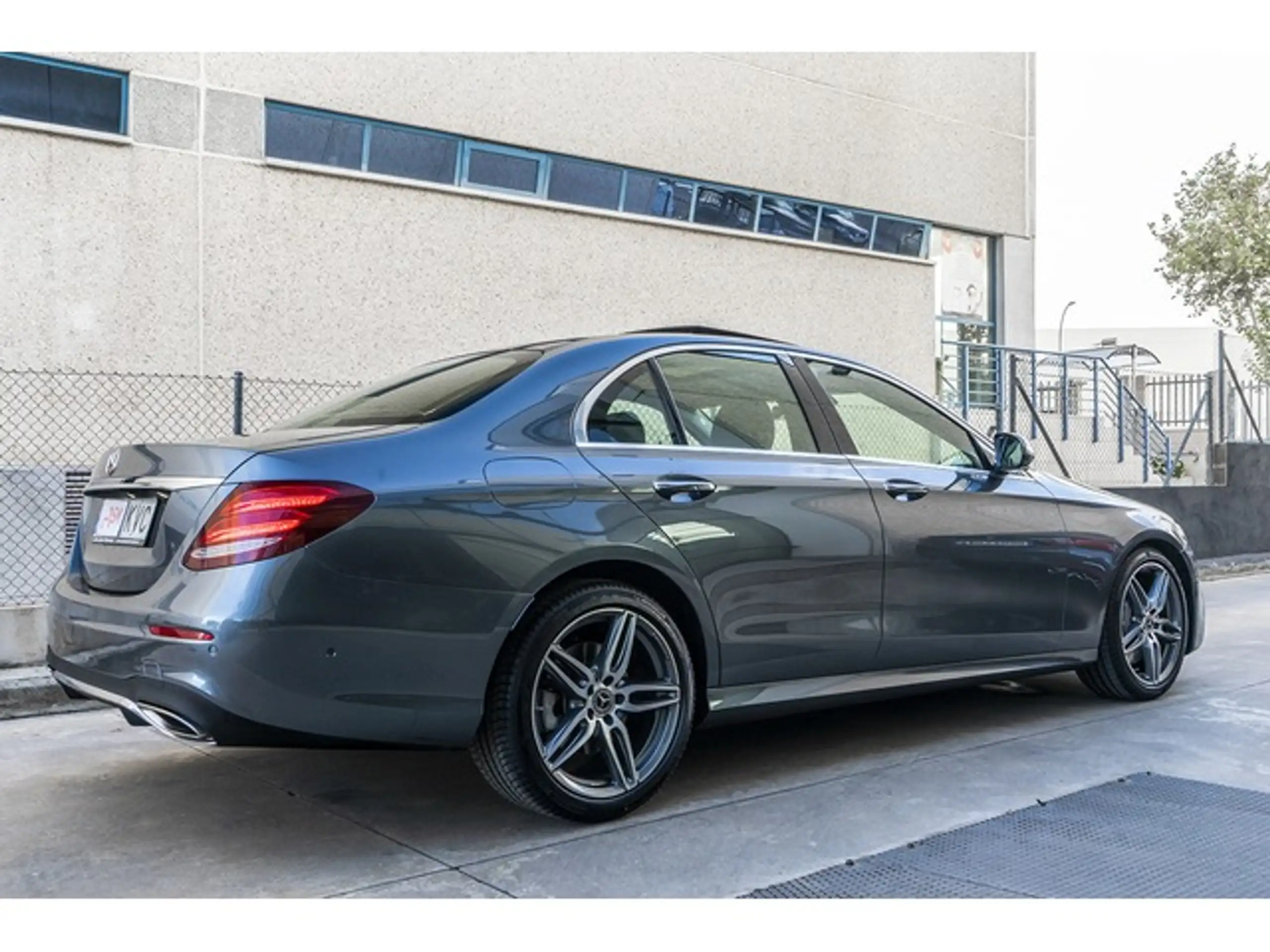 Mercedes-Benz - E 350