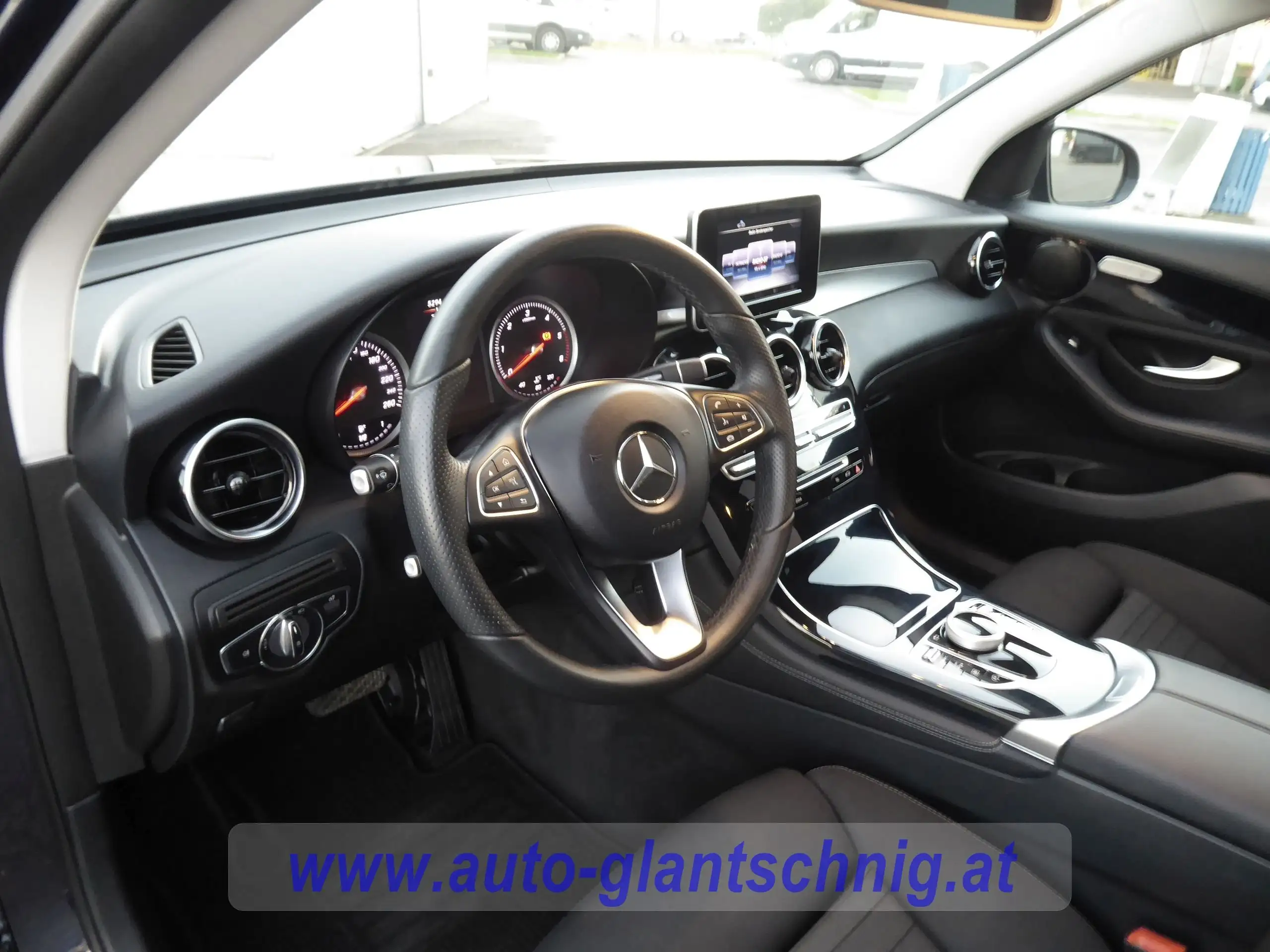 Mercedes-Benz - GLC 250