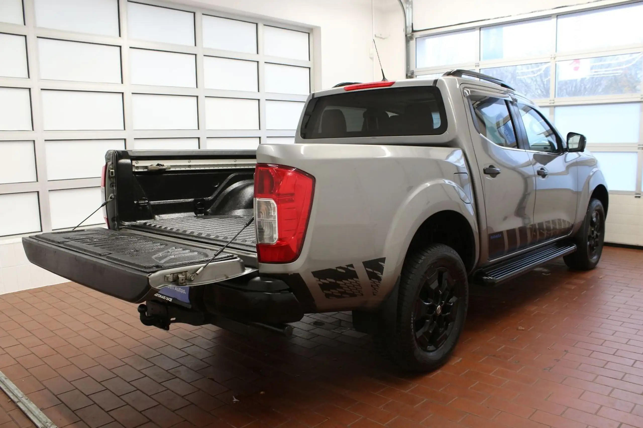 Nissan - Navara