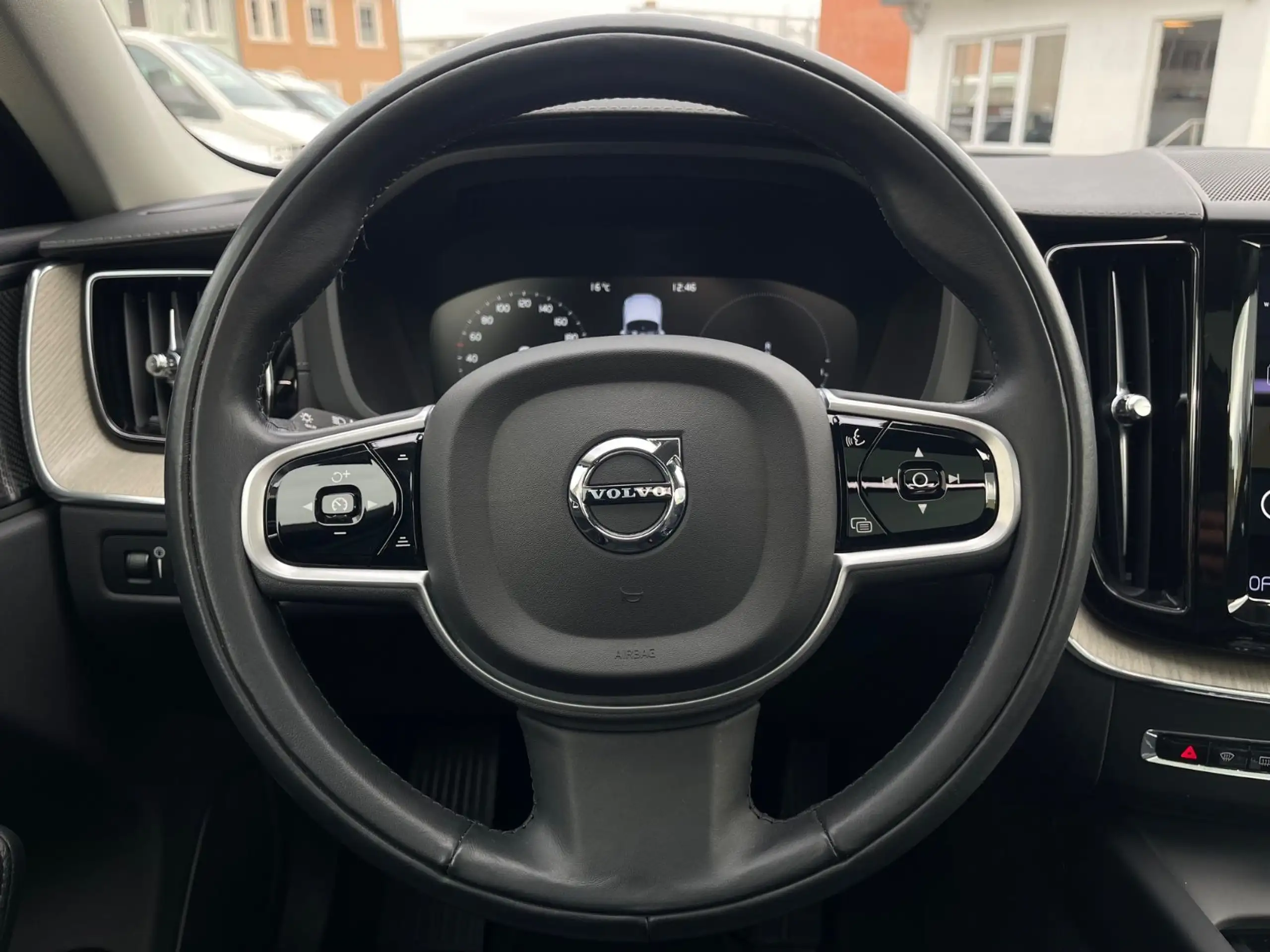 Volvo - XC60