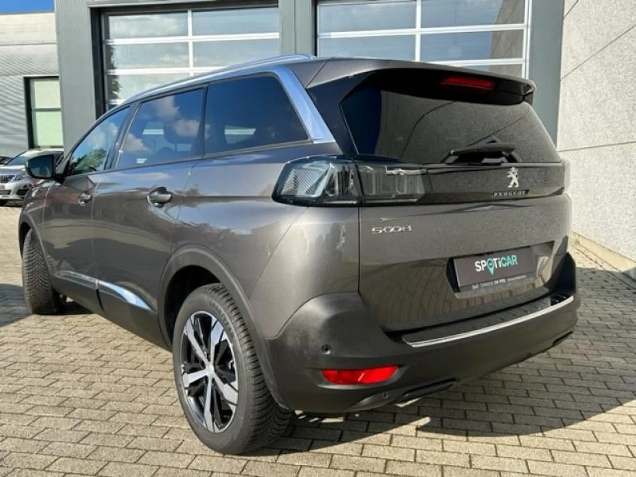 Peugeot - 5008