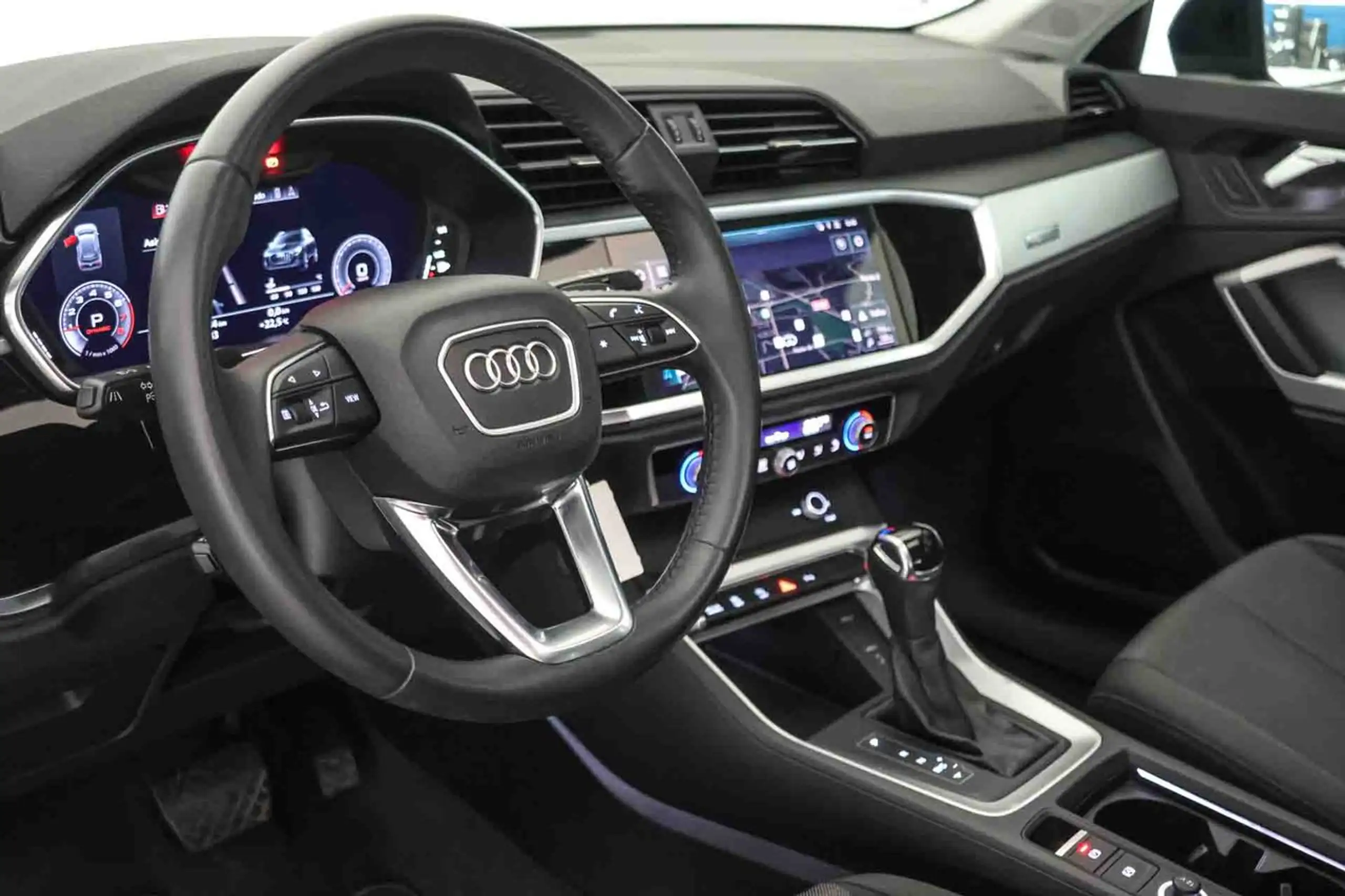 Audi - Q3