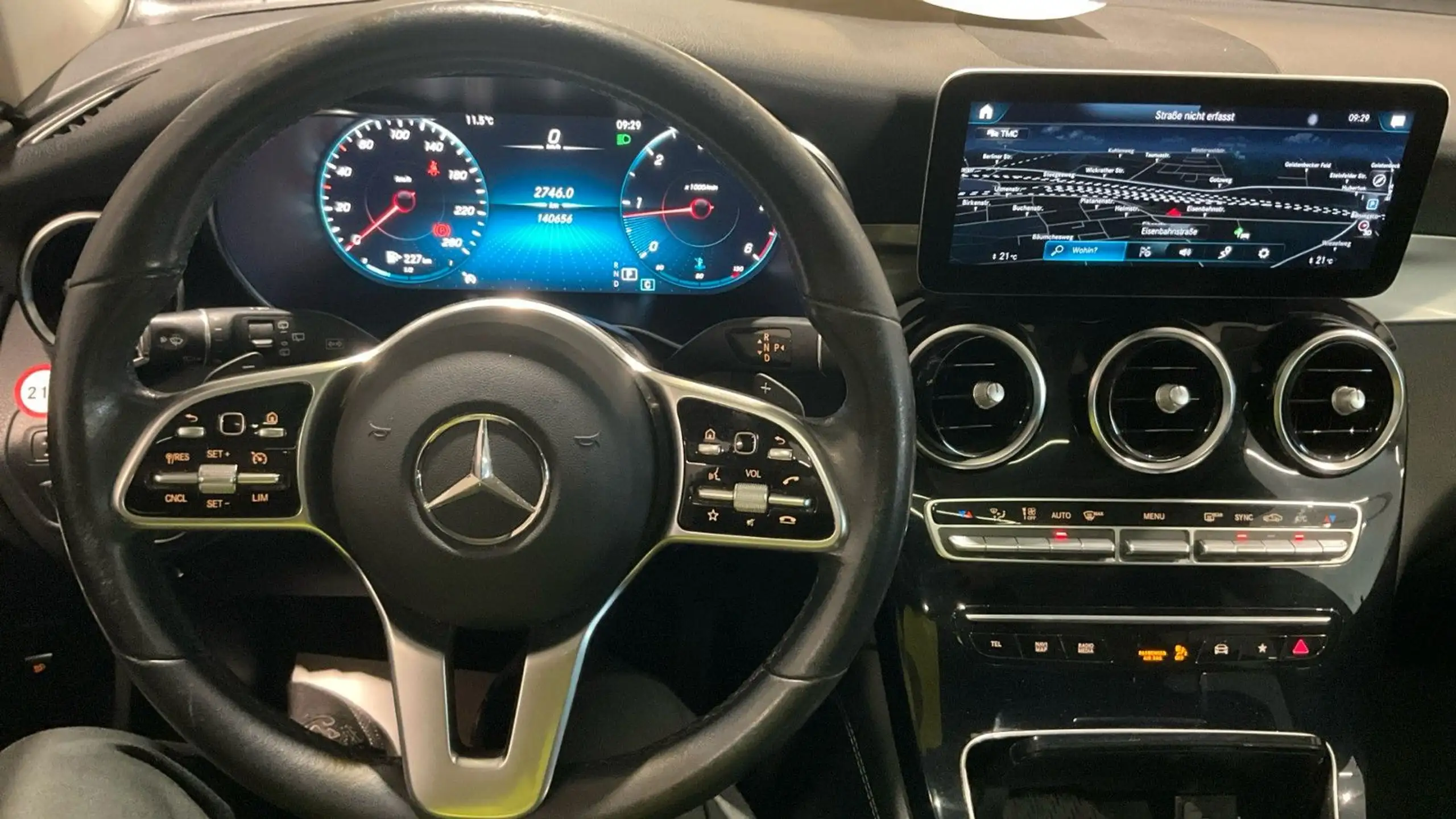 Mercedes-Benz - GLC 220