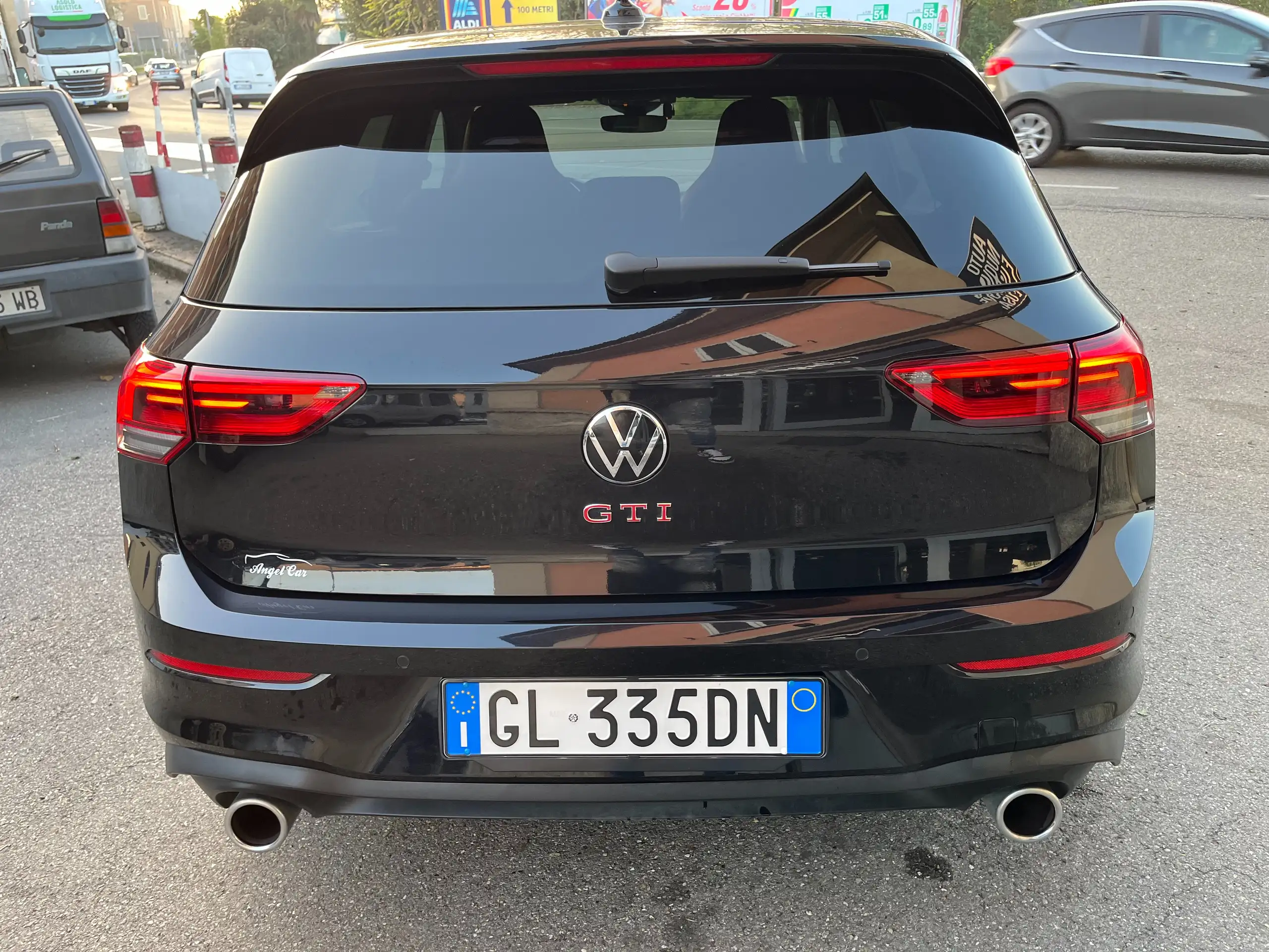 Volkswagen - Golf GTI