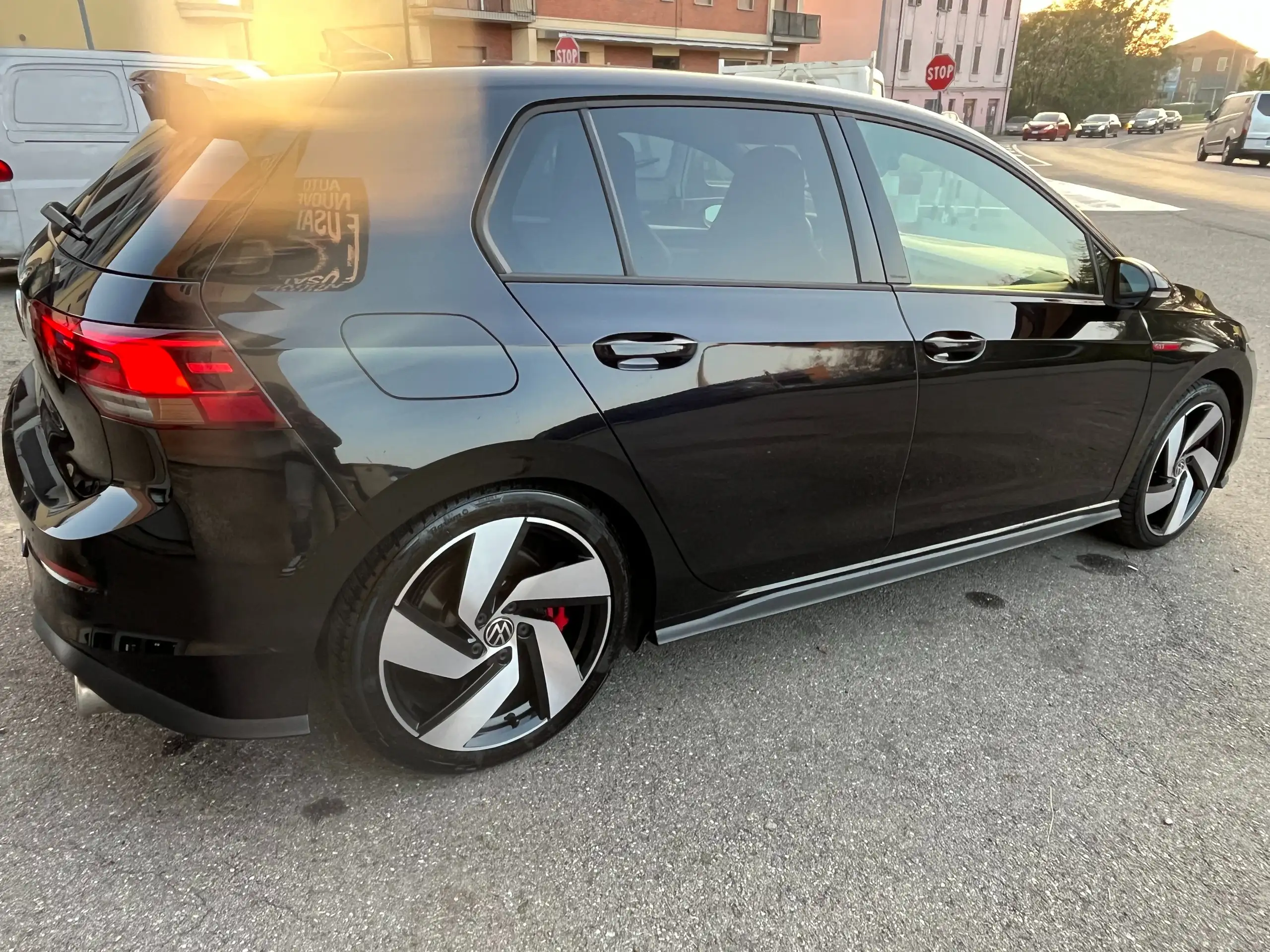 Volkswagen - Golf GTI