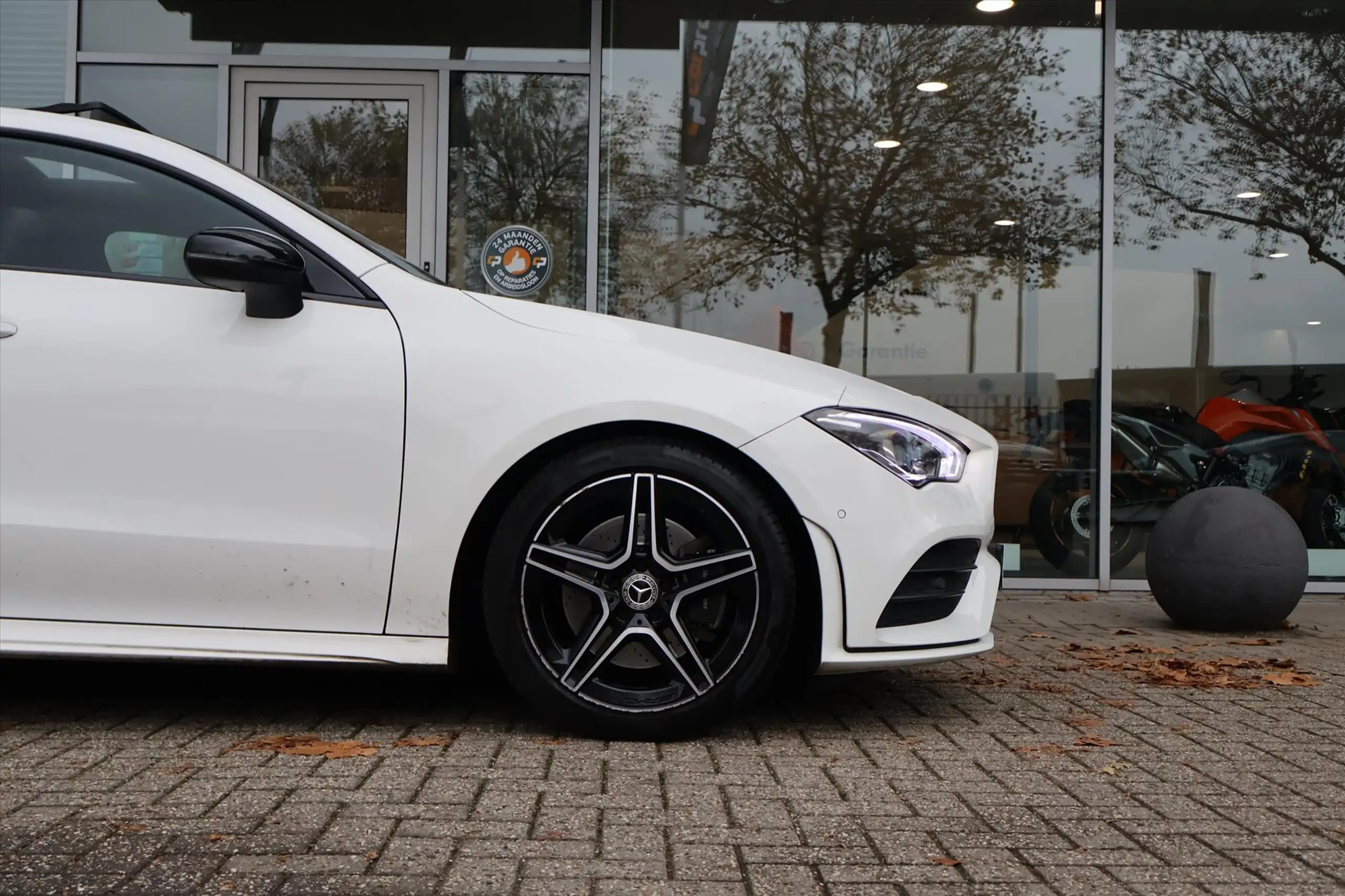 Mercedes-Benz - CLA 200