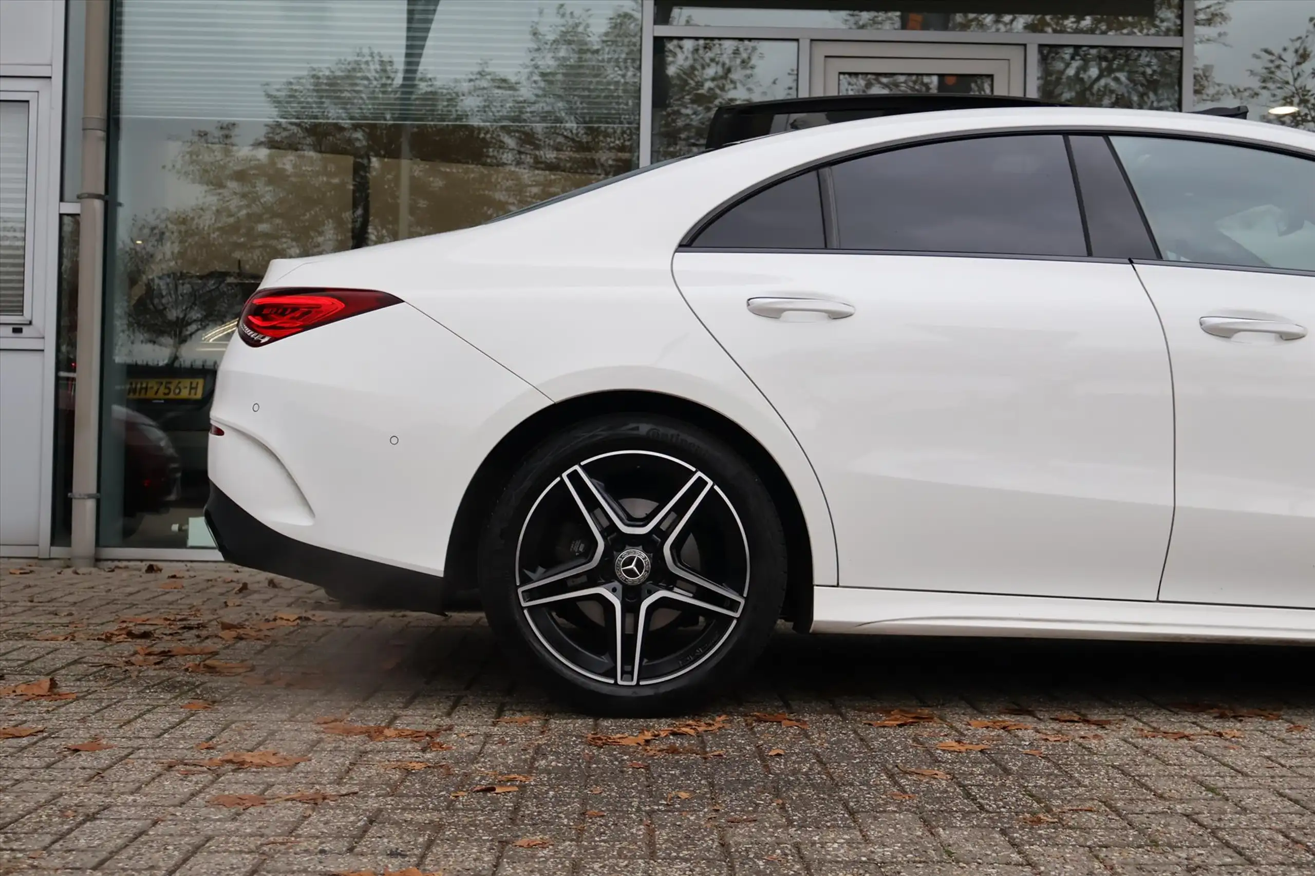 Mercedes-Benz - CLA 200