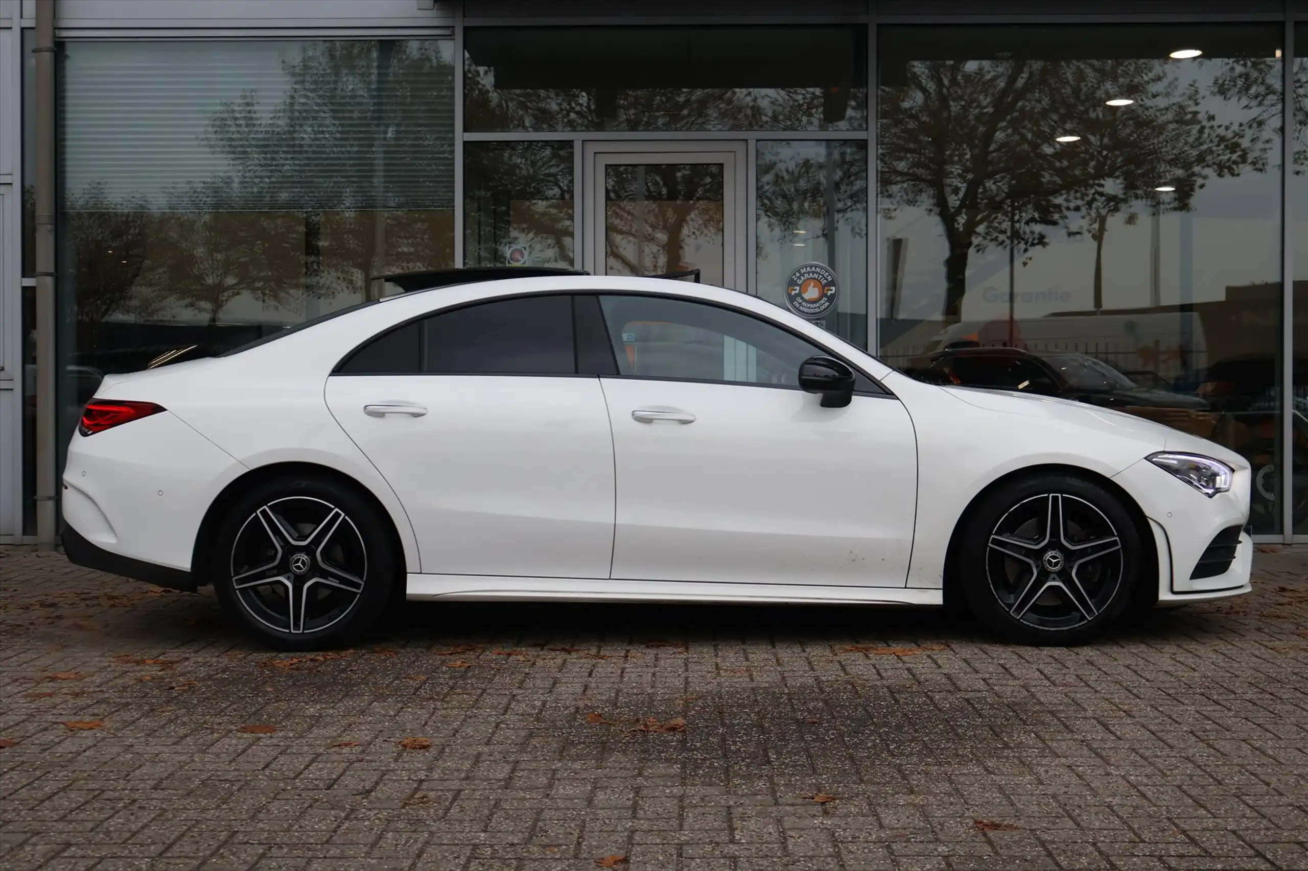 Mercedes-Benz - CLA 200