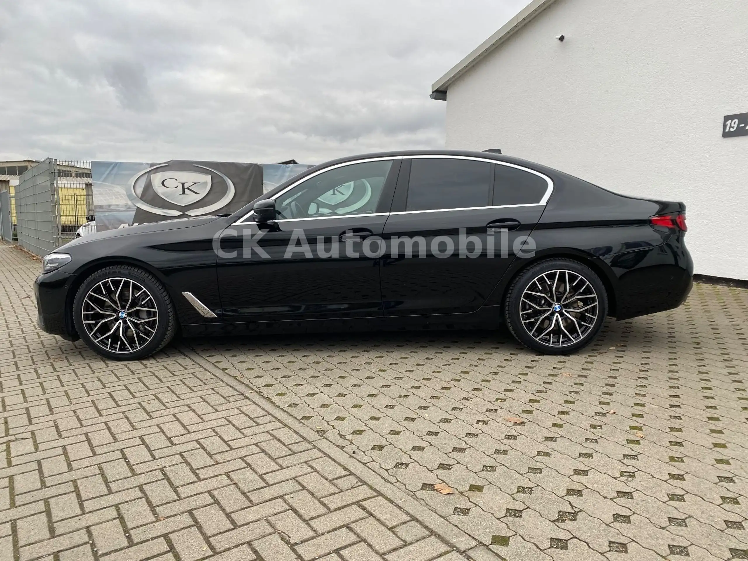 BMW - 530