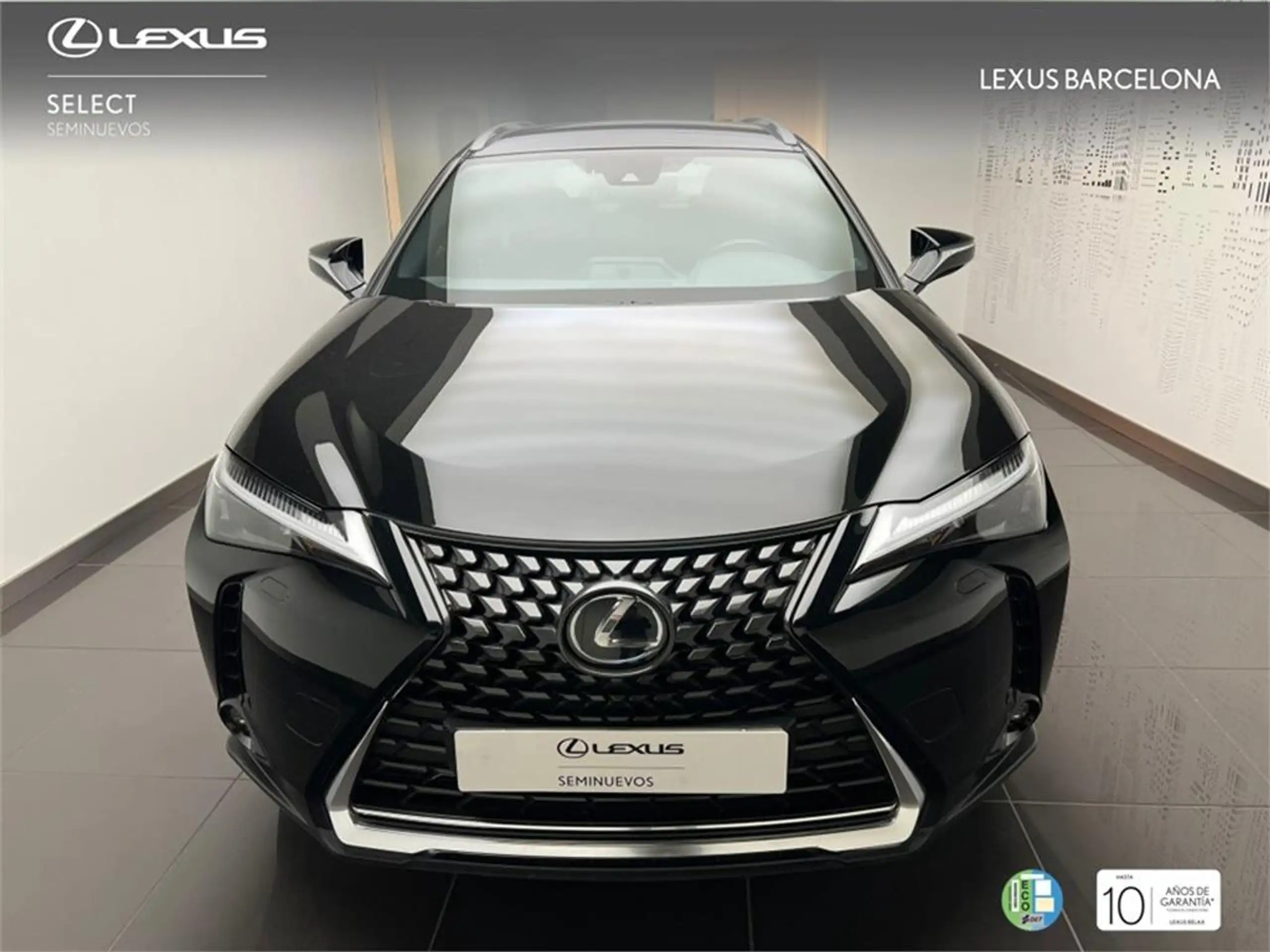 Lexus - UX 200