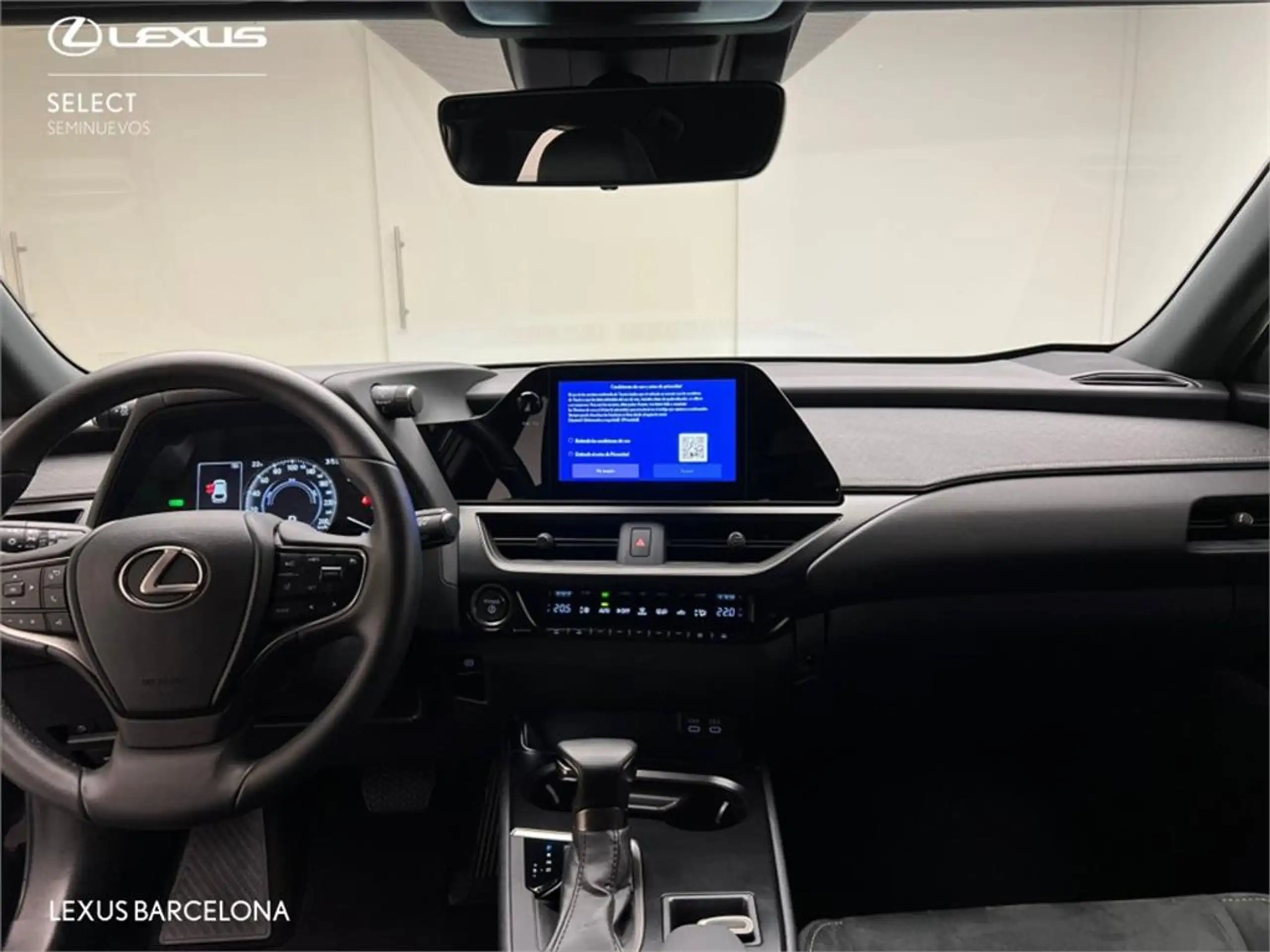 Lexus - UX 200