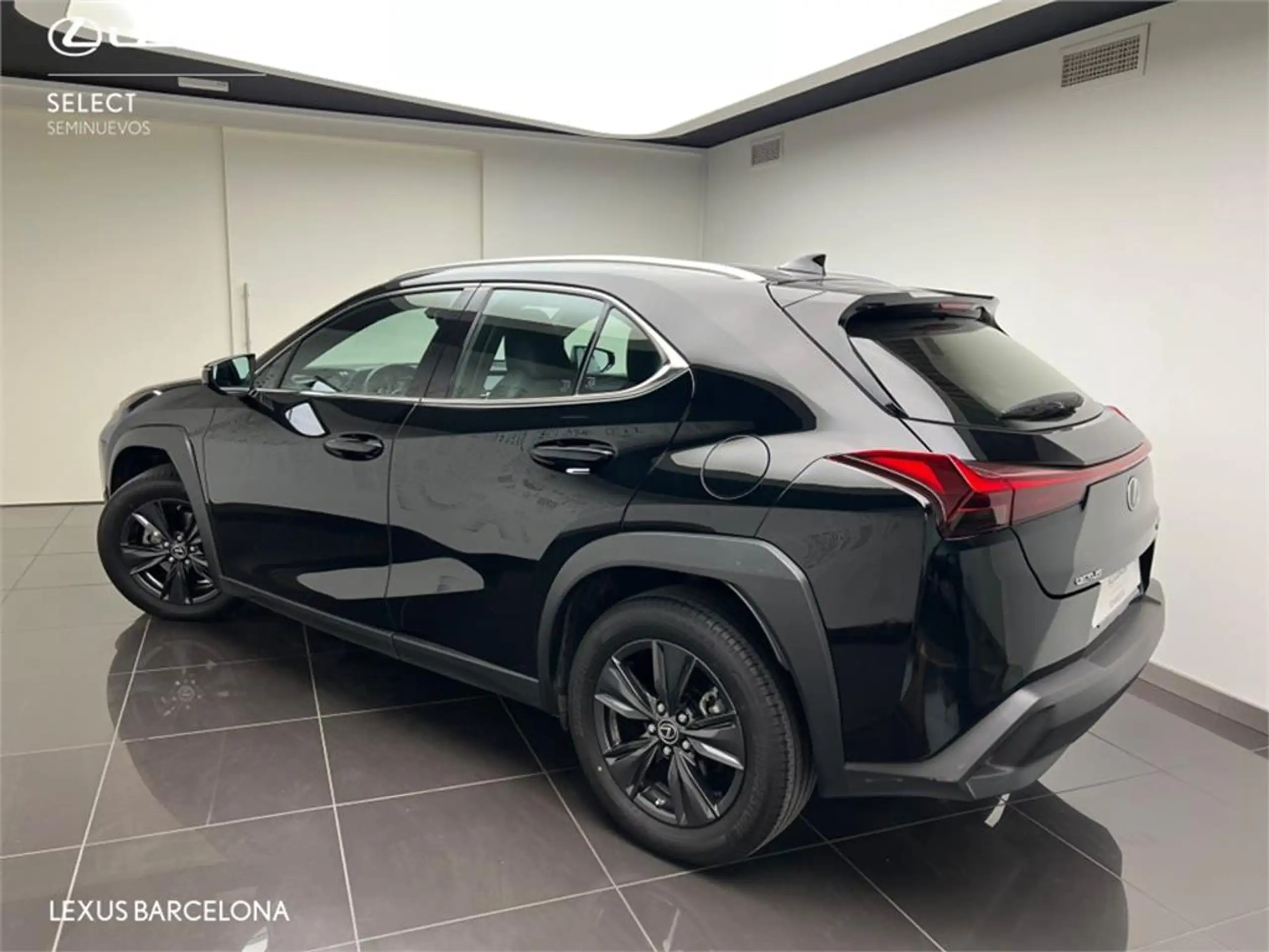 Lexus - UX 200