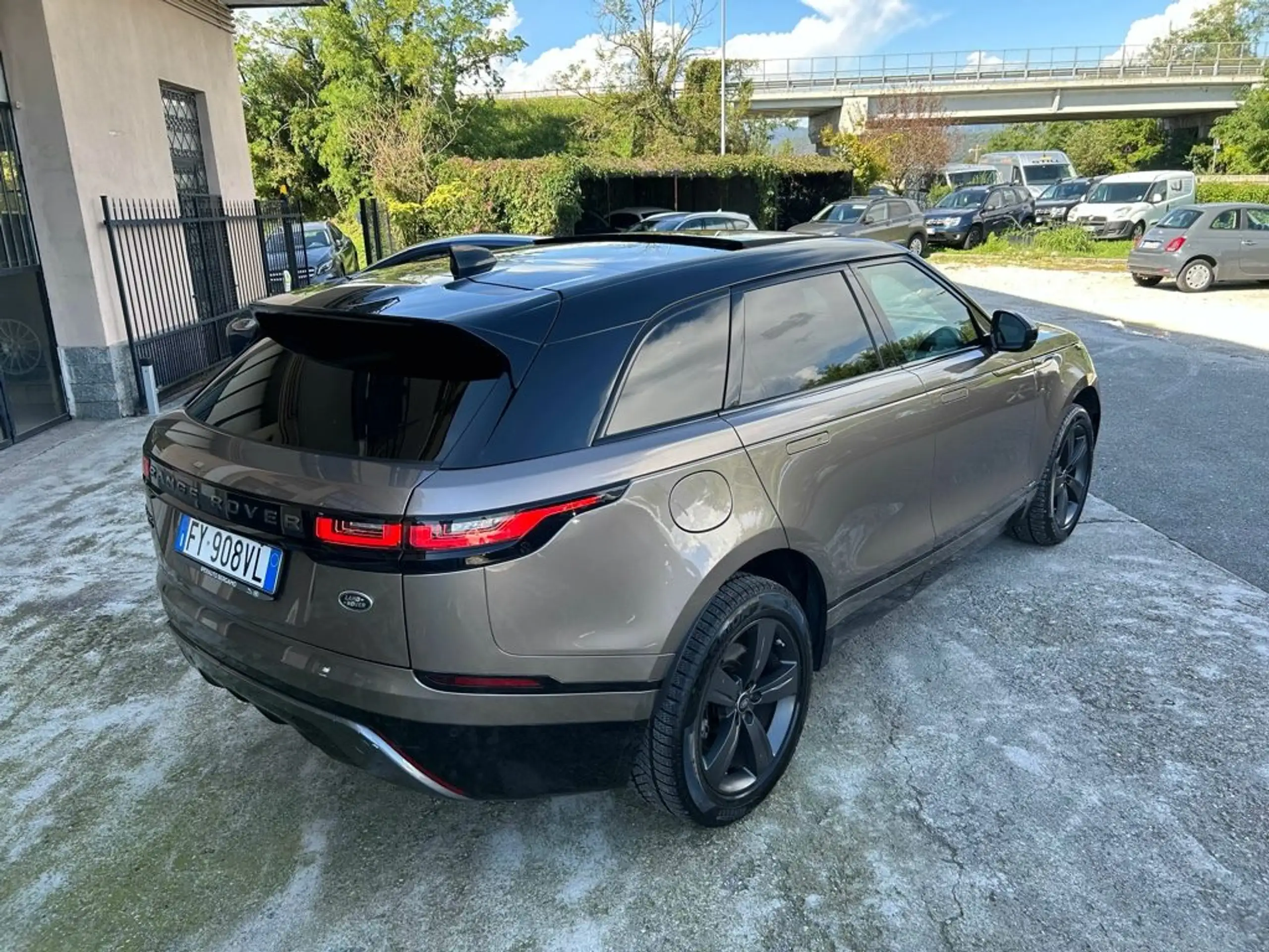 Land Rover - Range Rover Velar