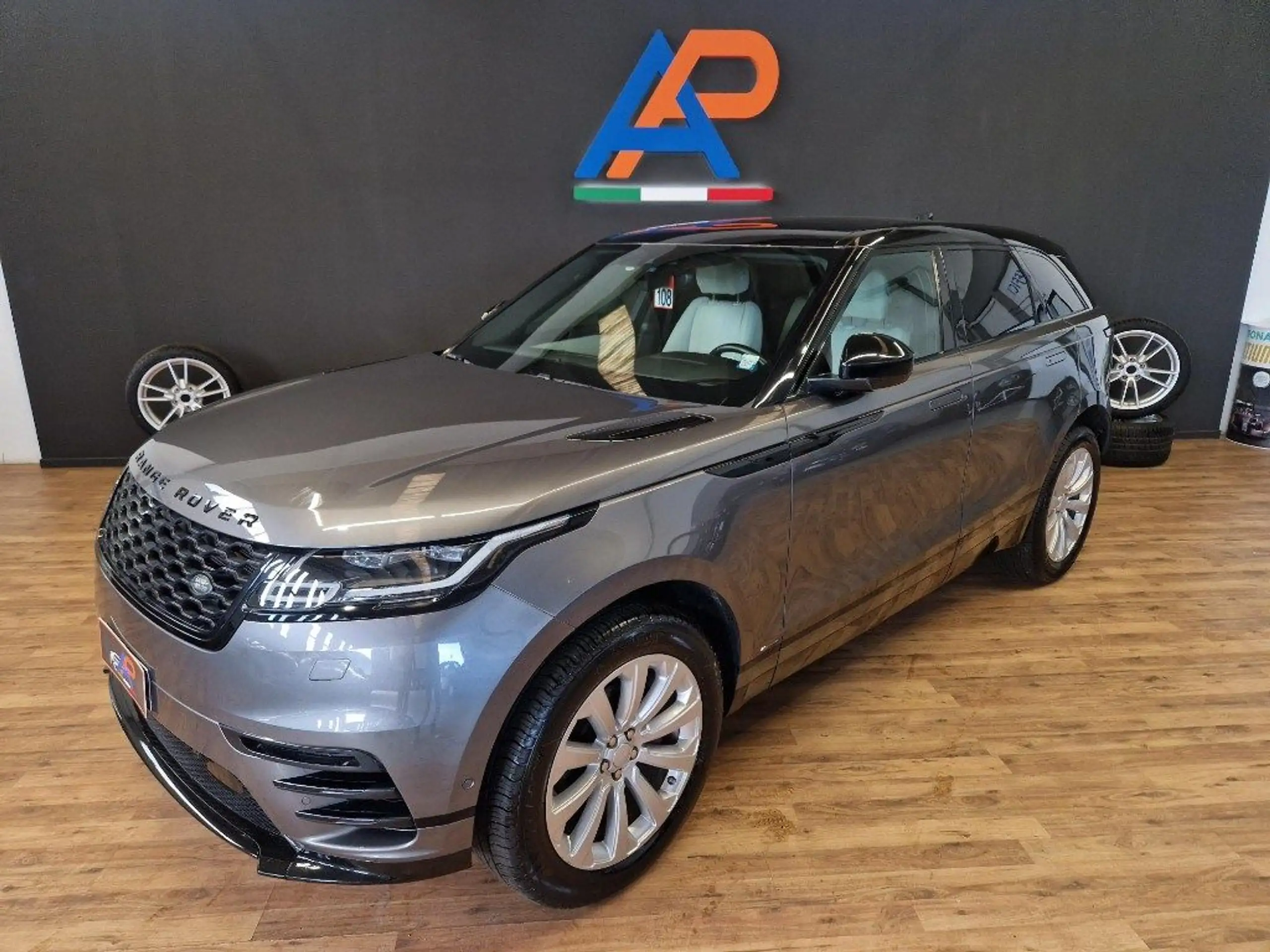 Land Rover - Range Rover Velar