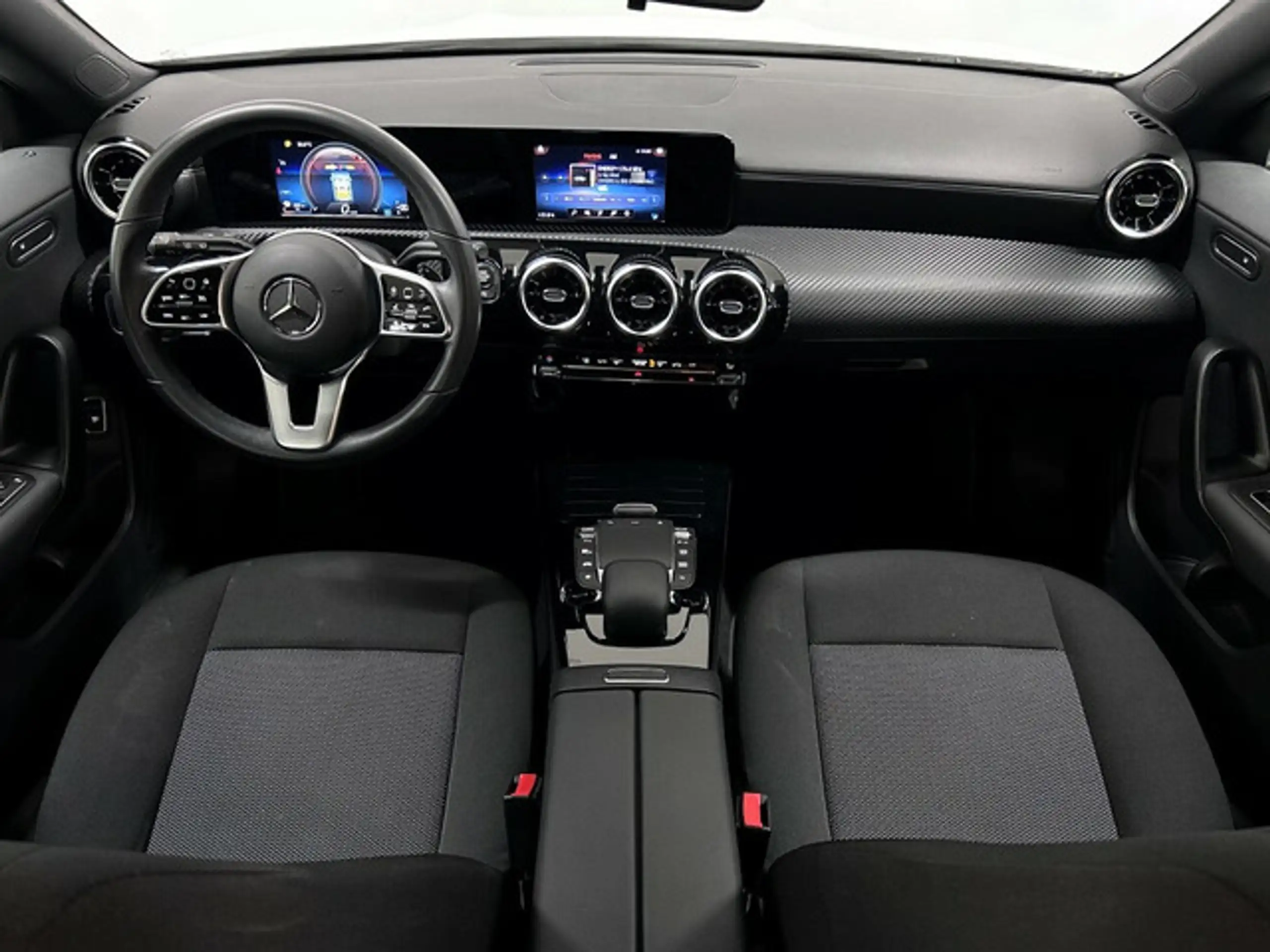 Mercedes-Benz - CLA 220