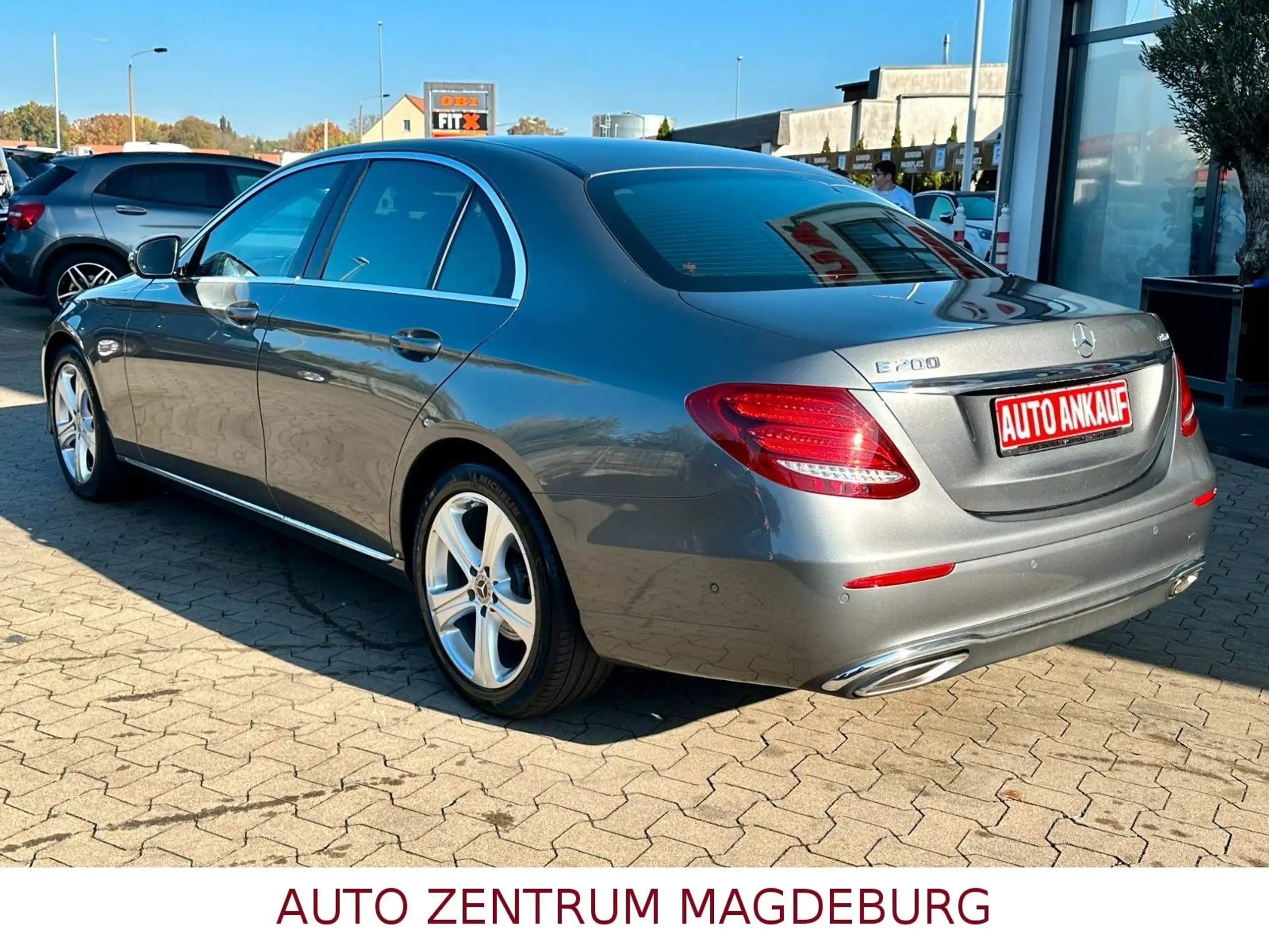 Mercedes-Benz - E 200