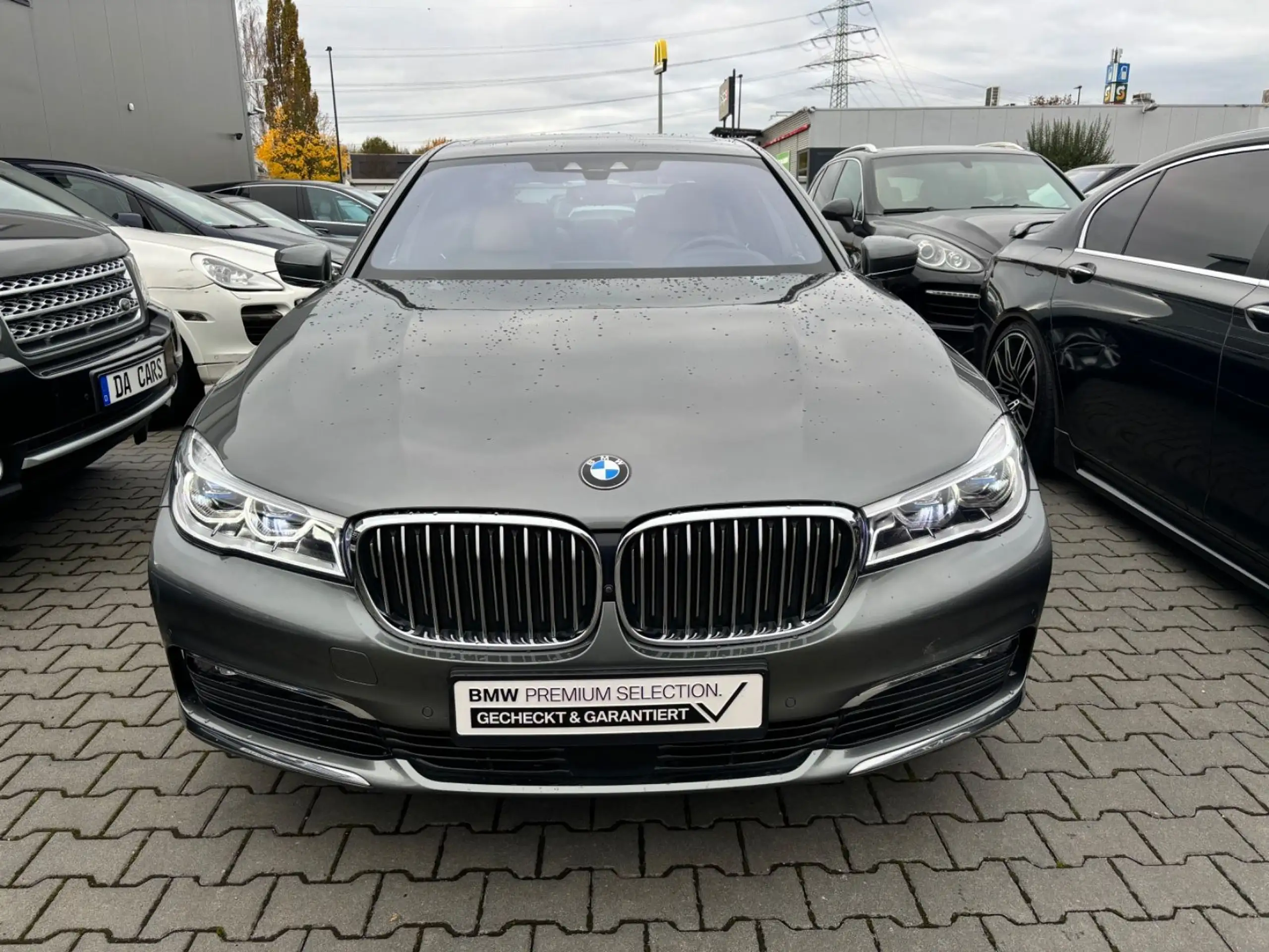 BMW - 740