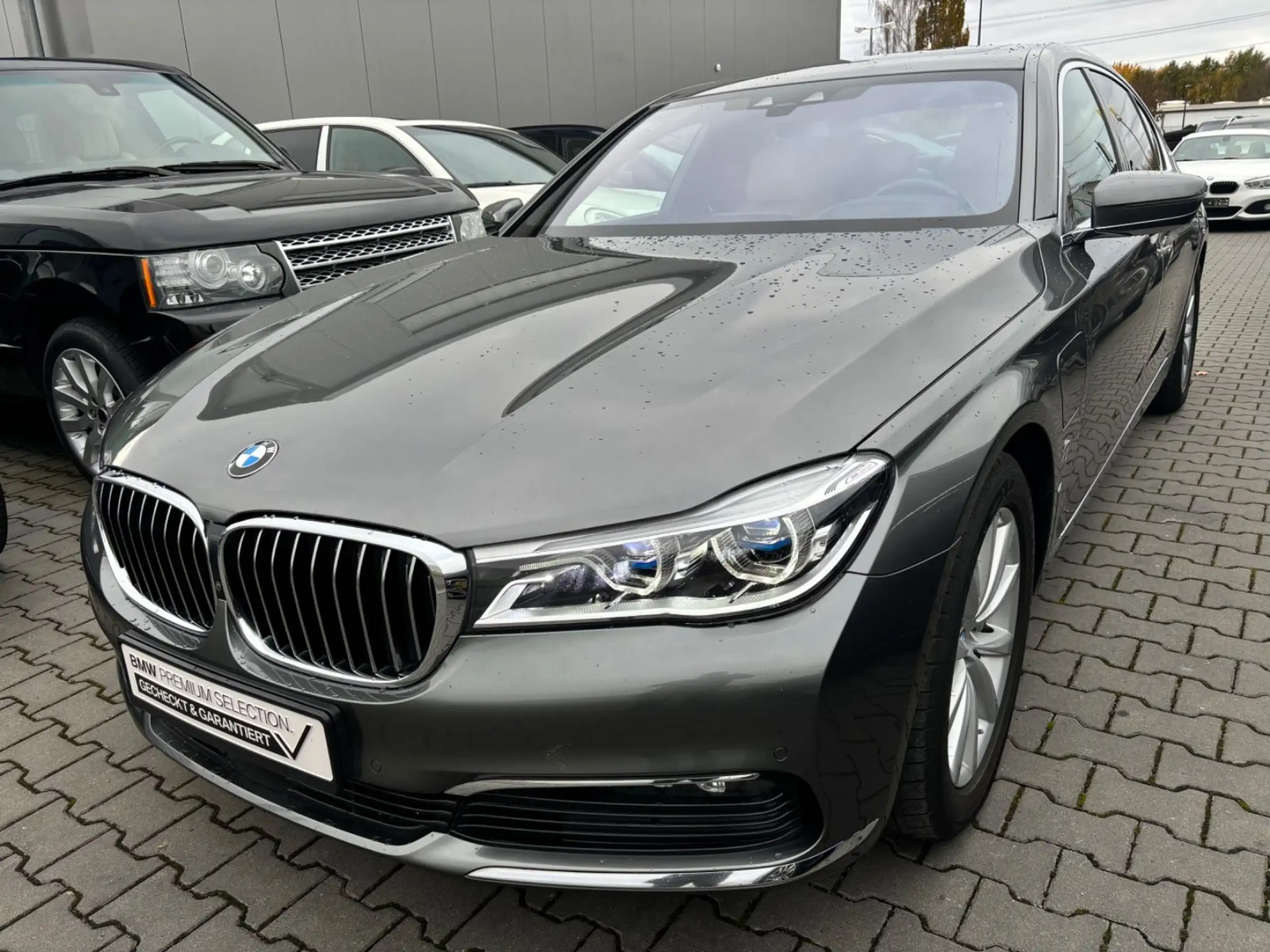 BMW - 740