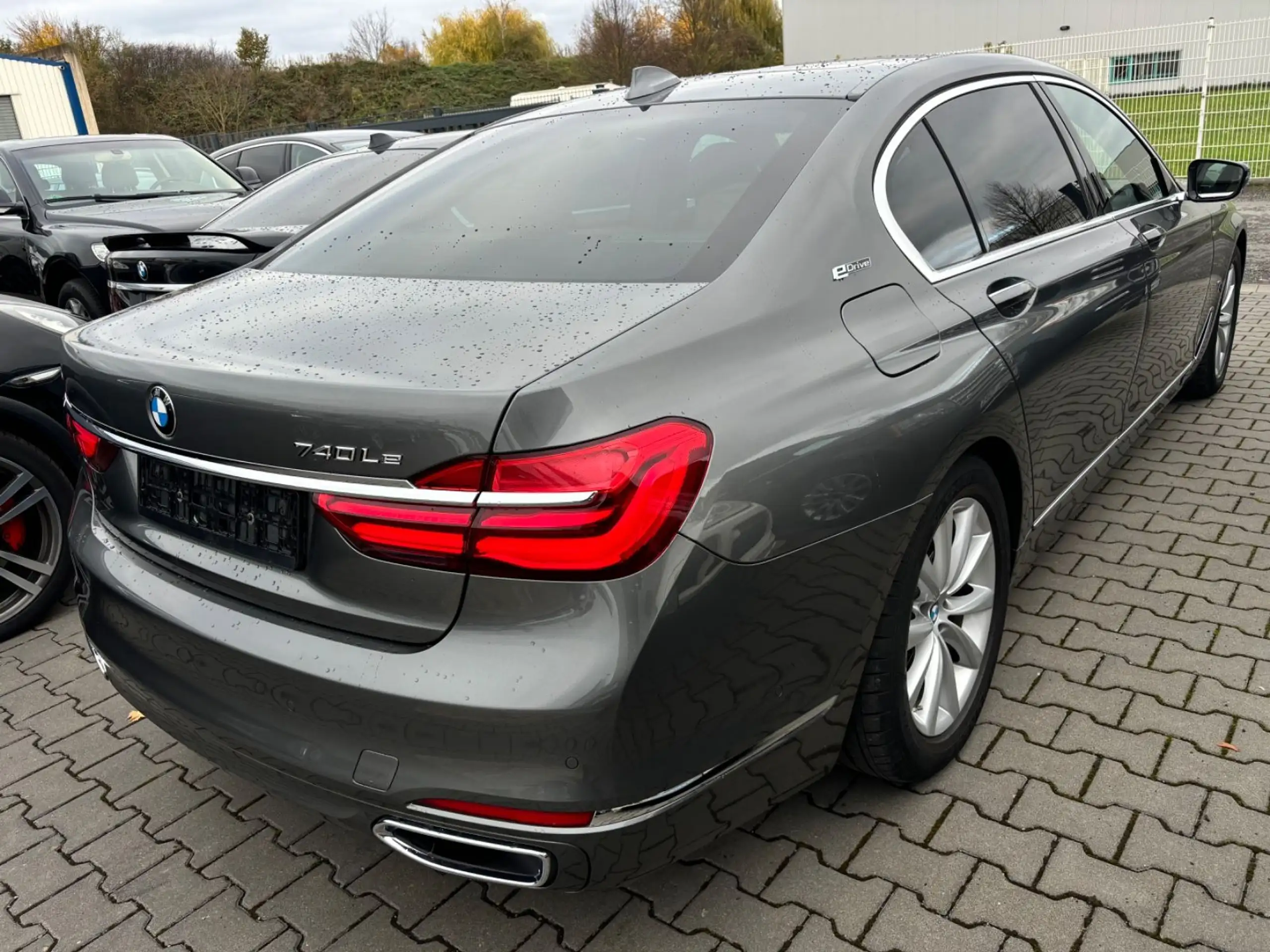 BMW - 740