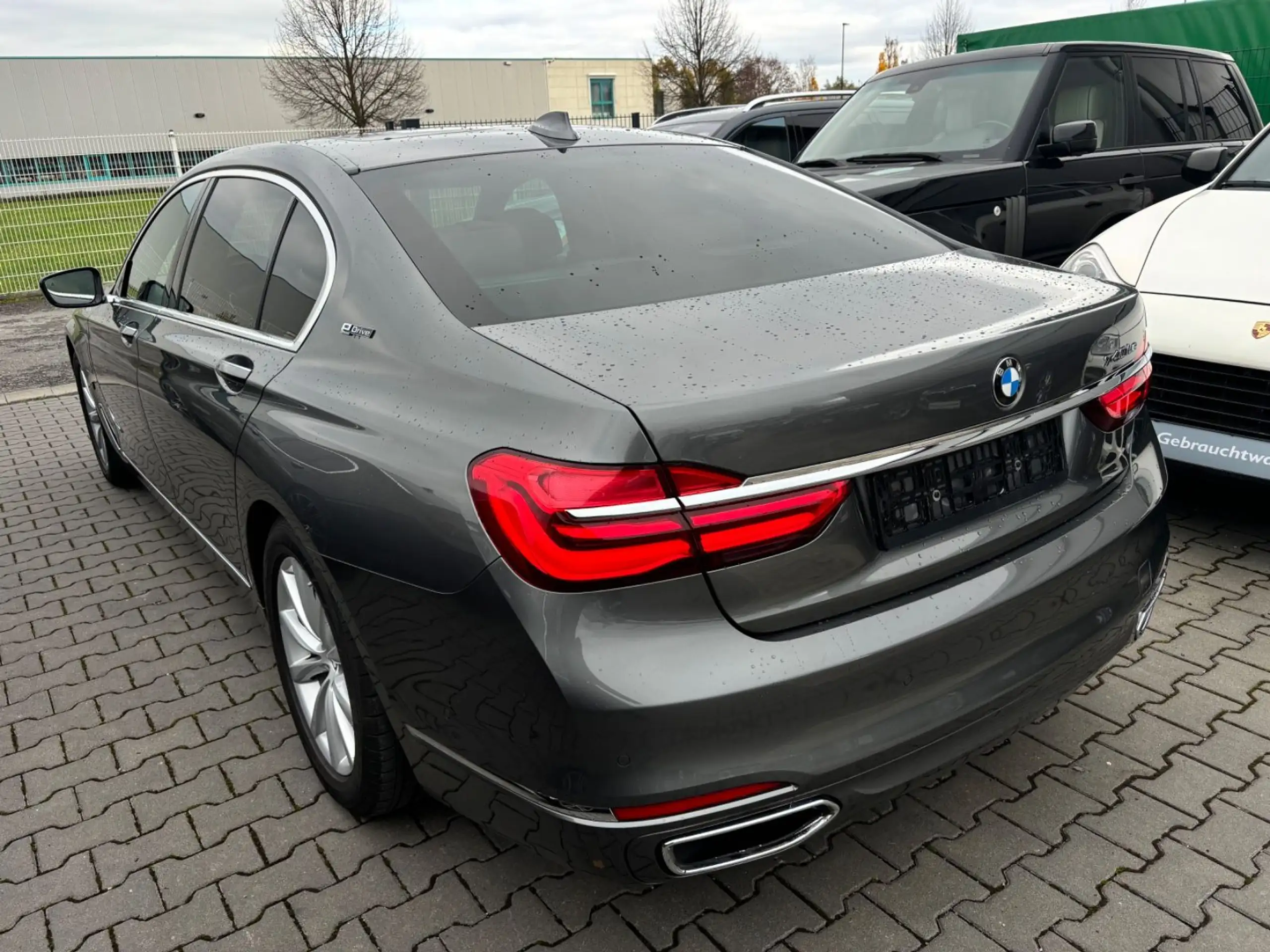 BMW - 740