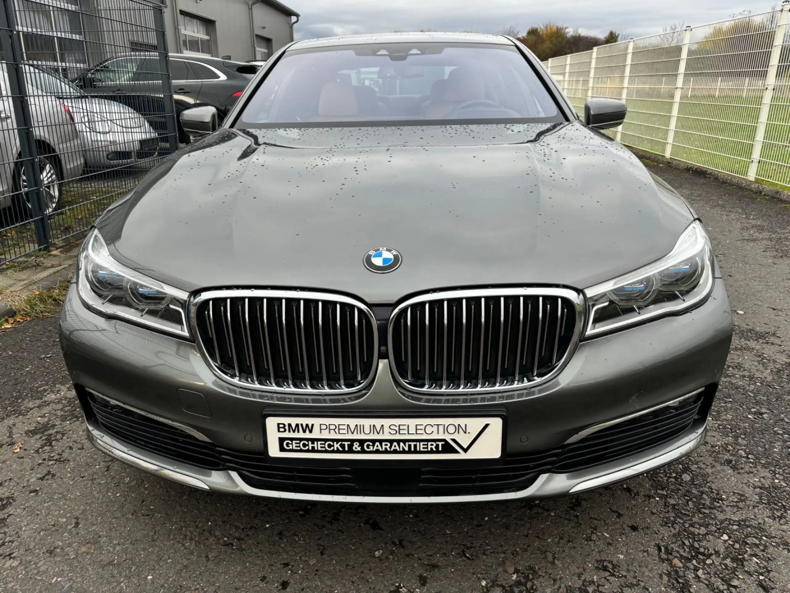 BMW - 740