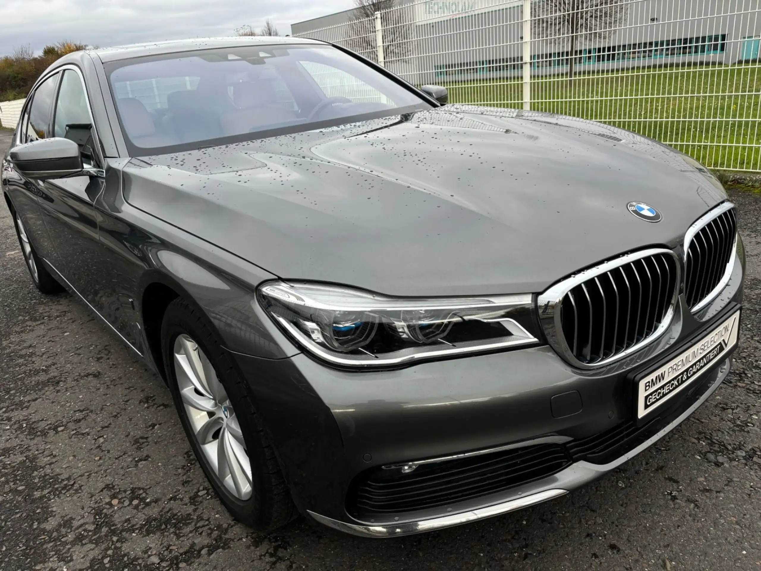 BMW - 740