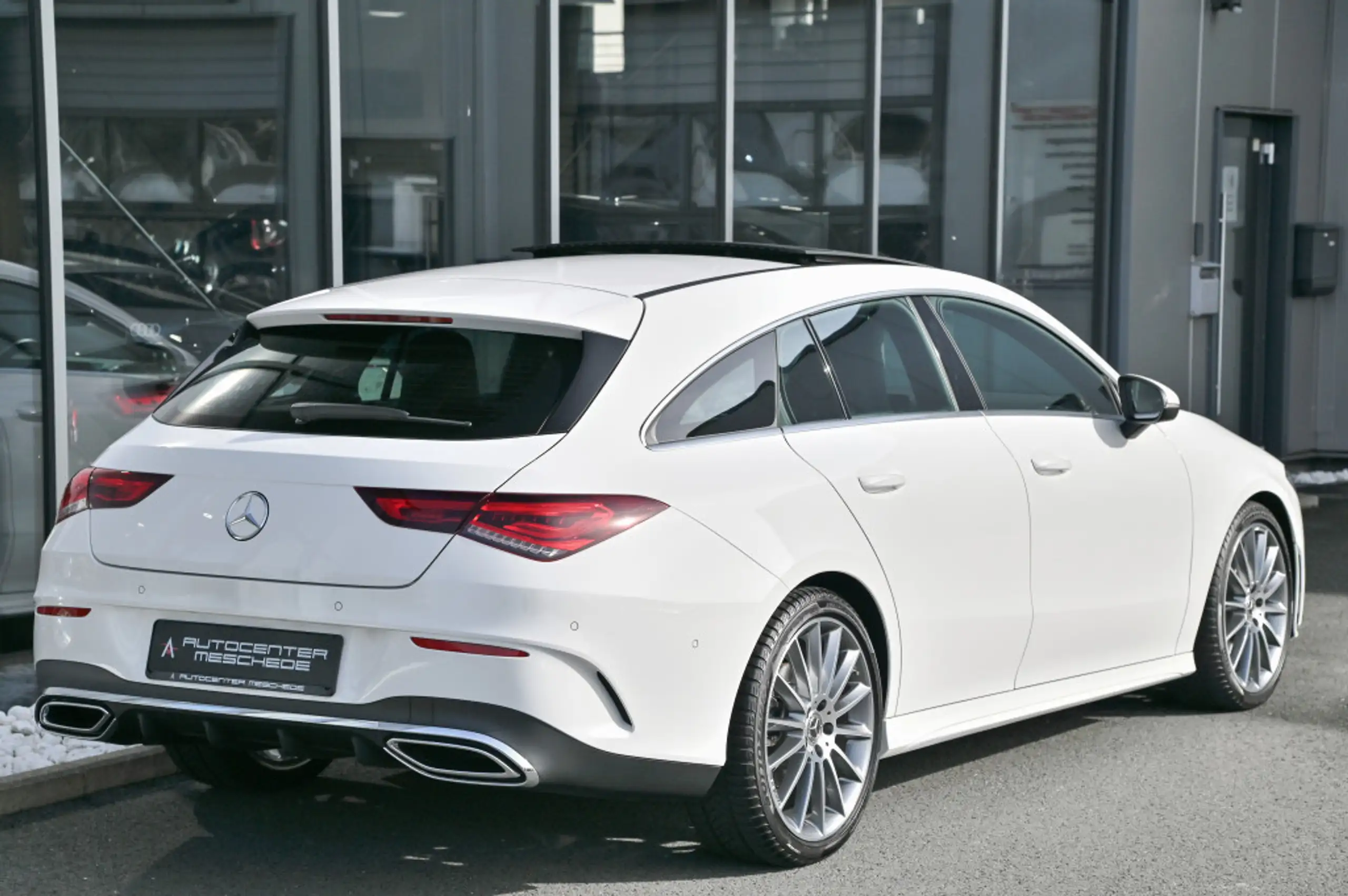 Mercedes-Benz - CLA 200