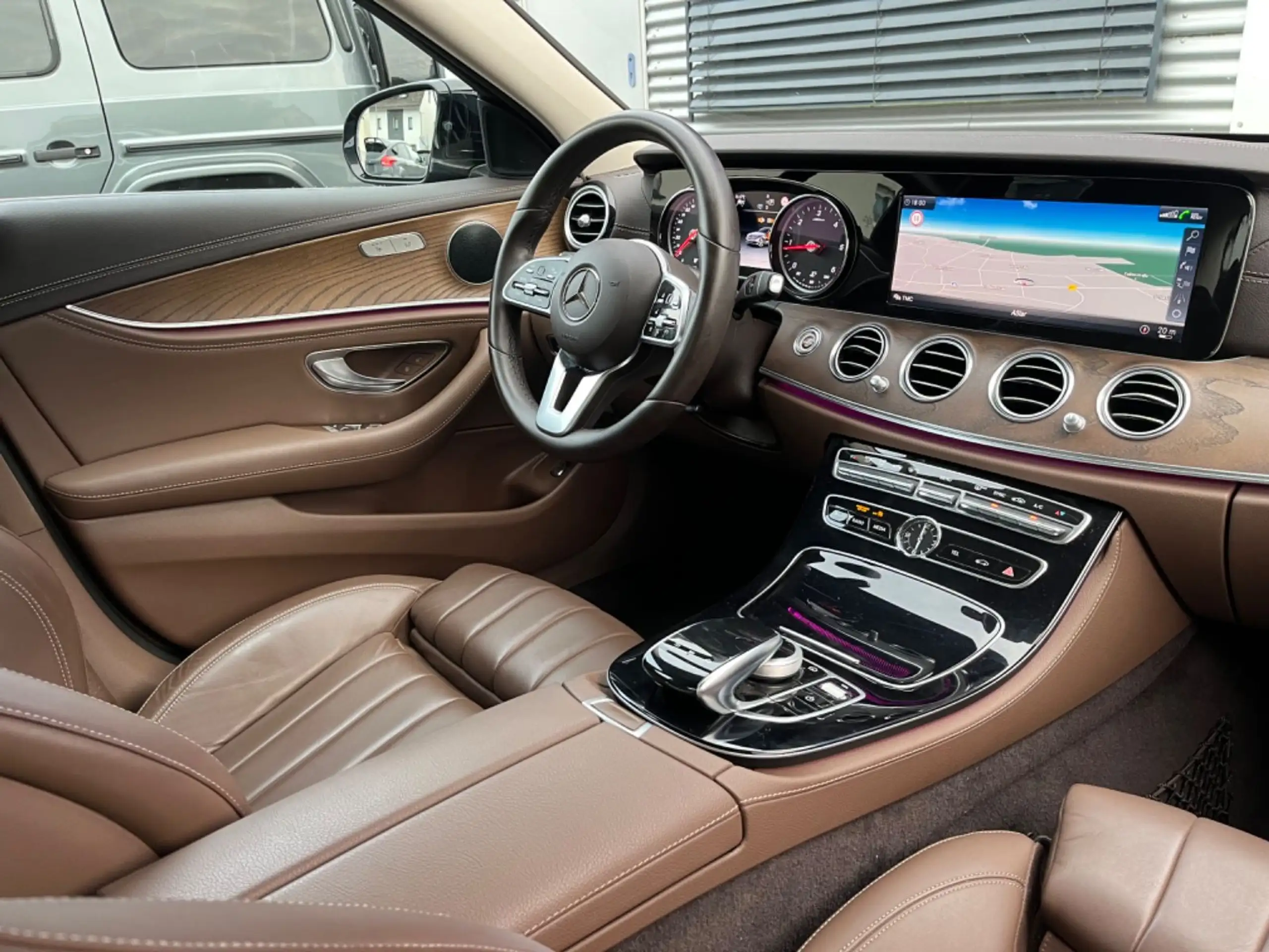 Mercedes-Benz - E 220