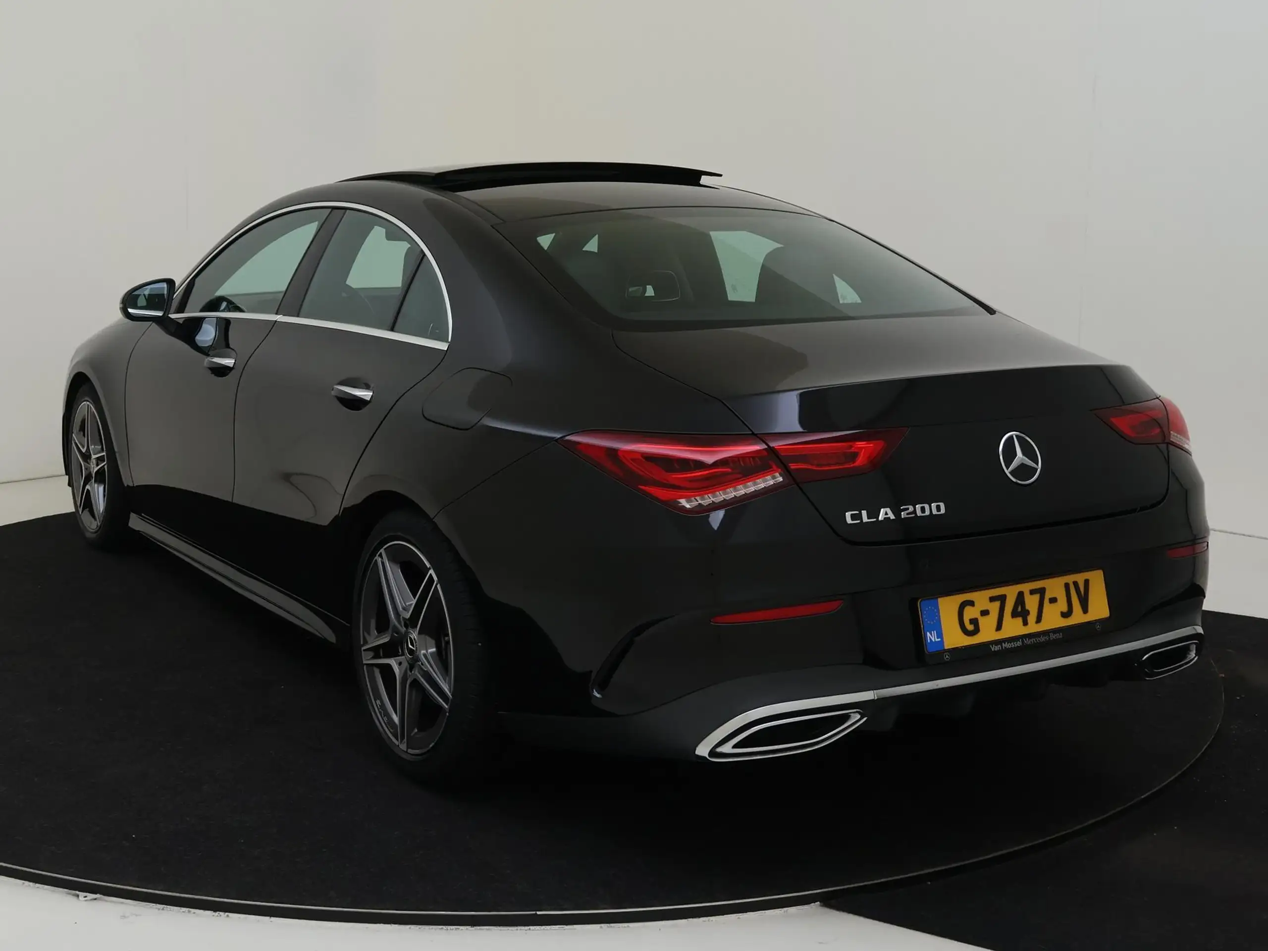 Mercedes-Benz - CLA 200