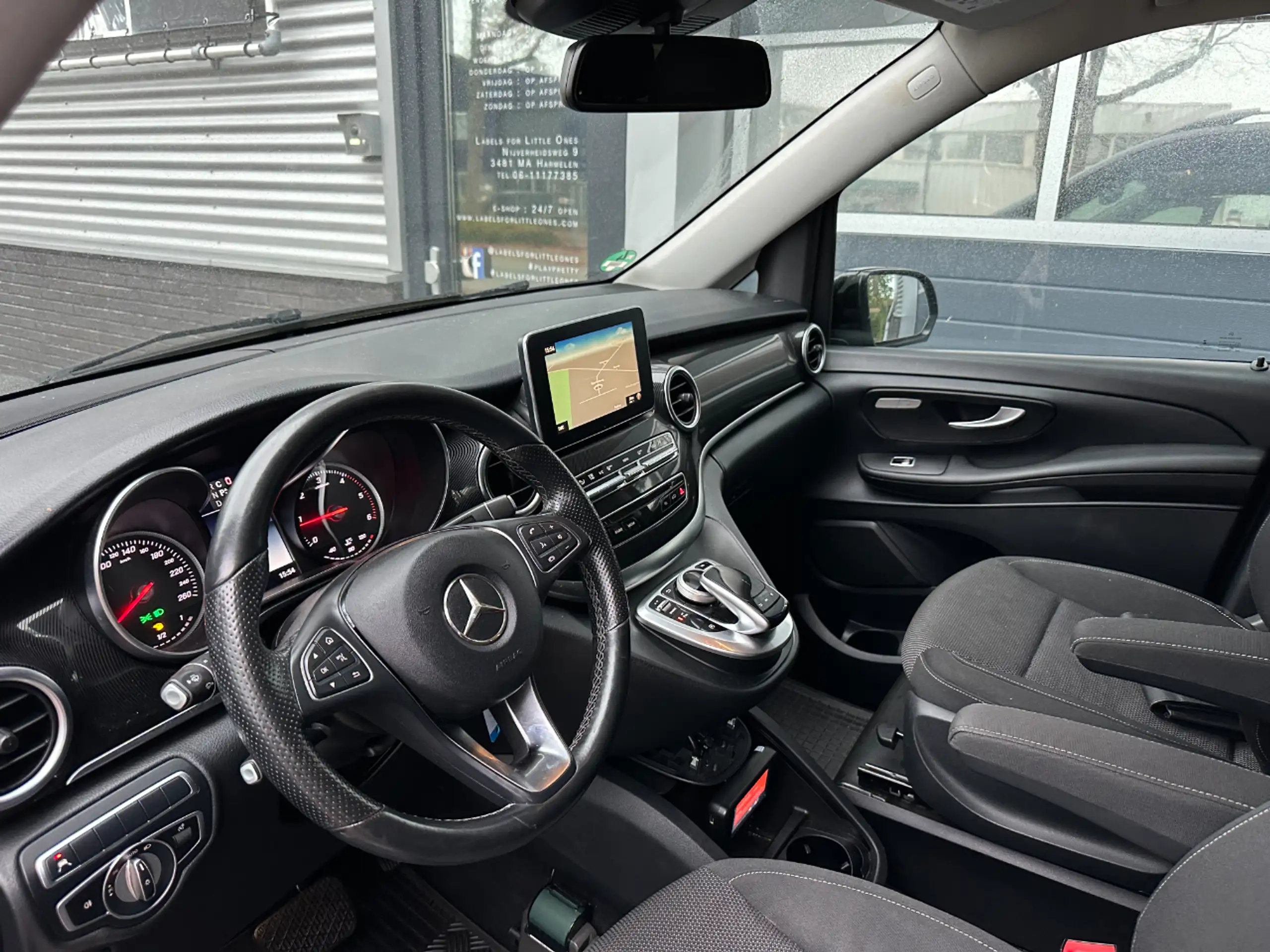 Mercedes-Benz - V 250