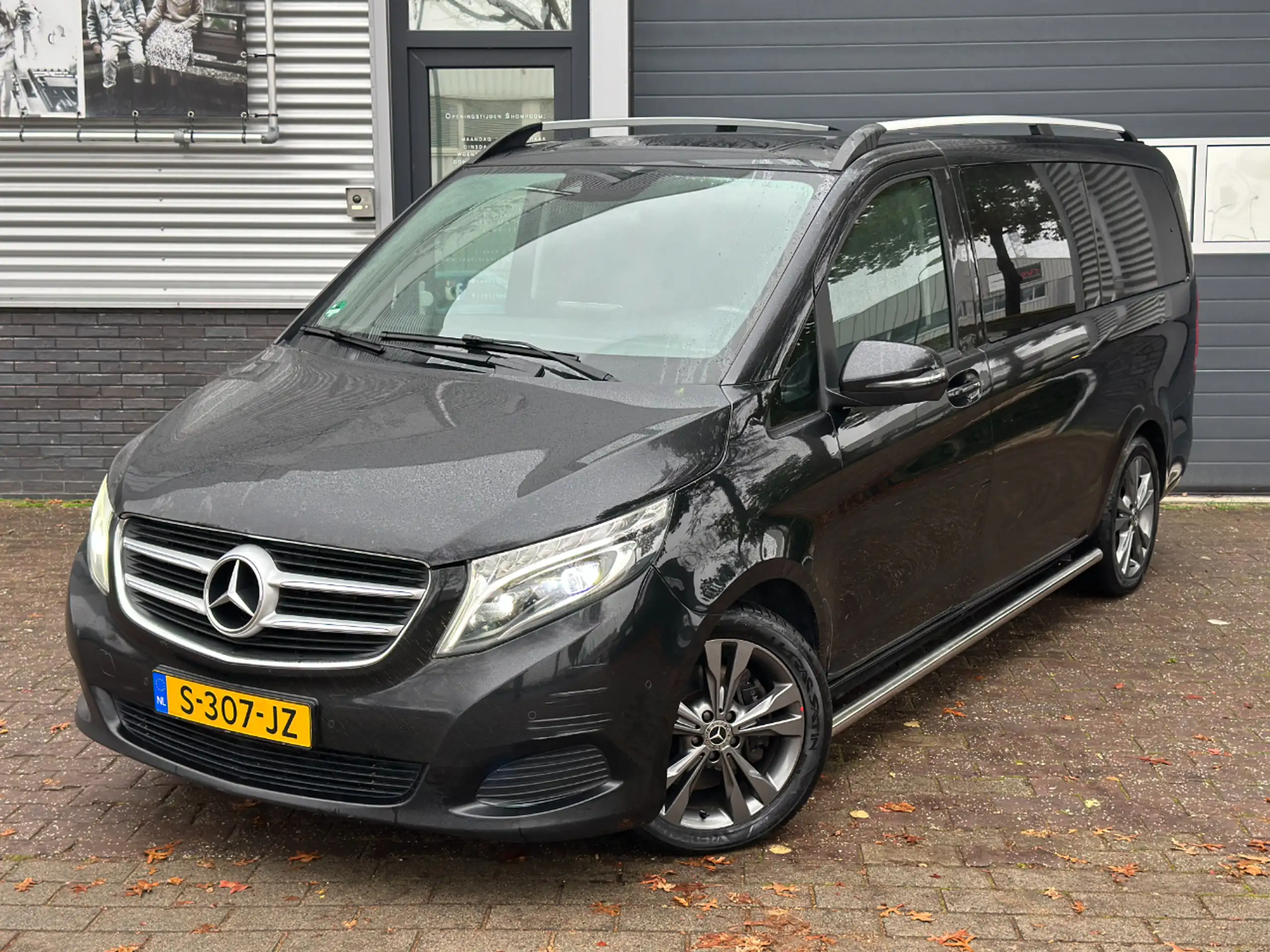 Mercedes-Benz - V 250