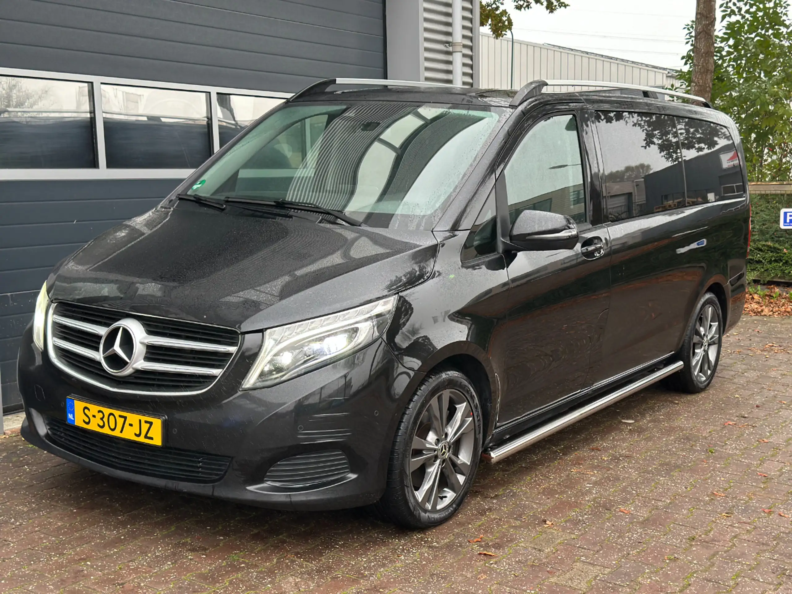 Mercedes-Benz - V 250