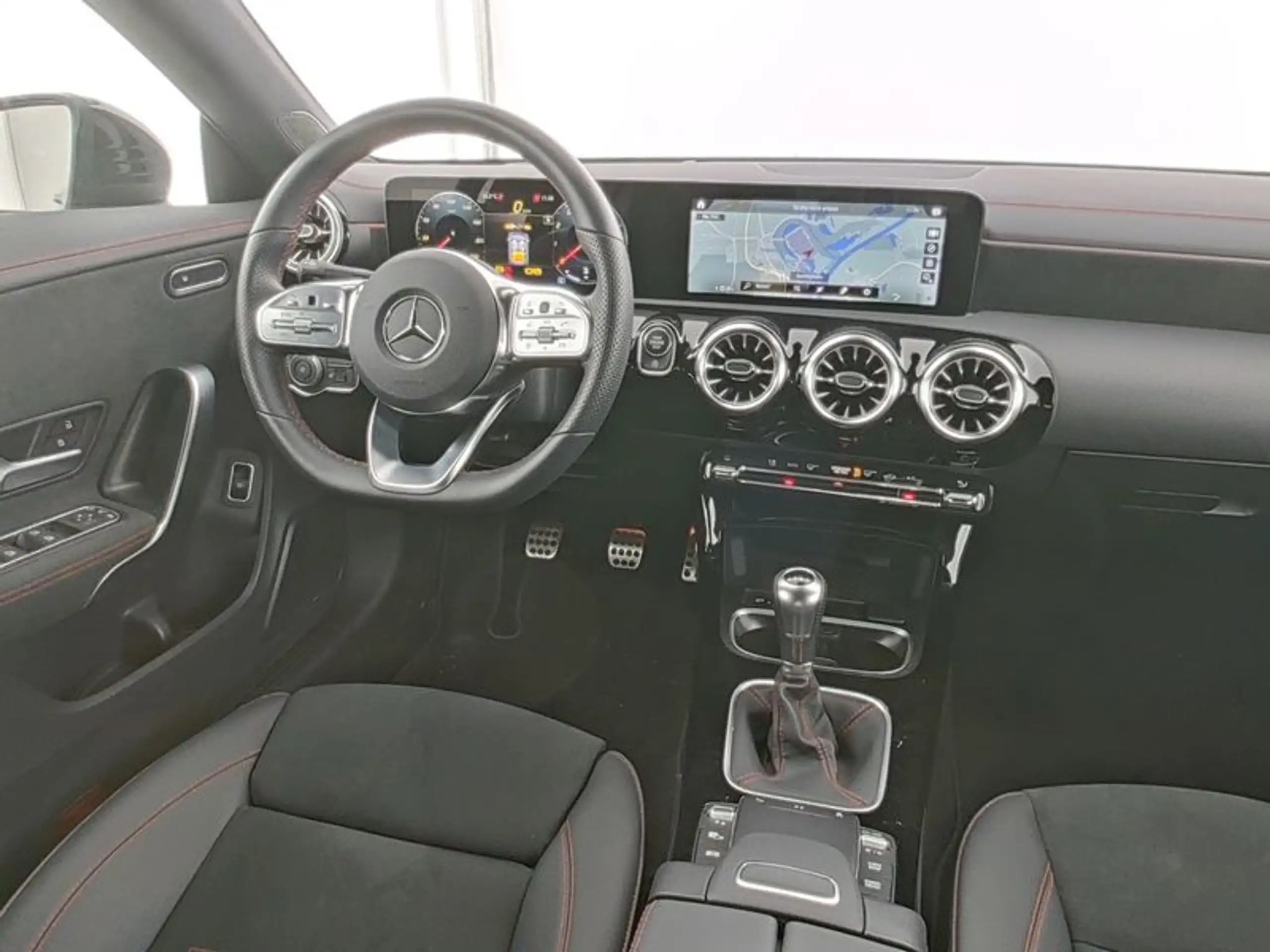 Mercedes-Benz - CLA 200