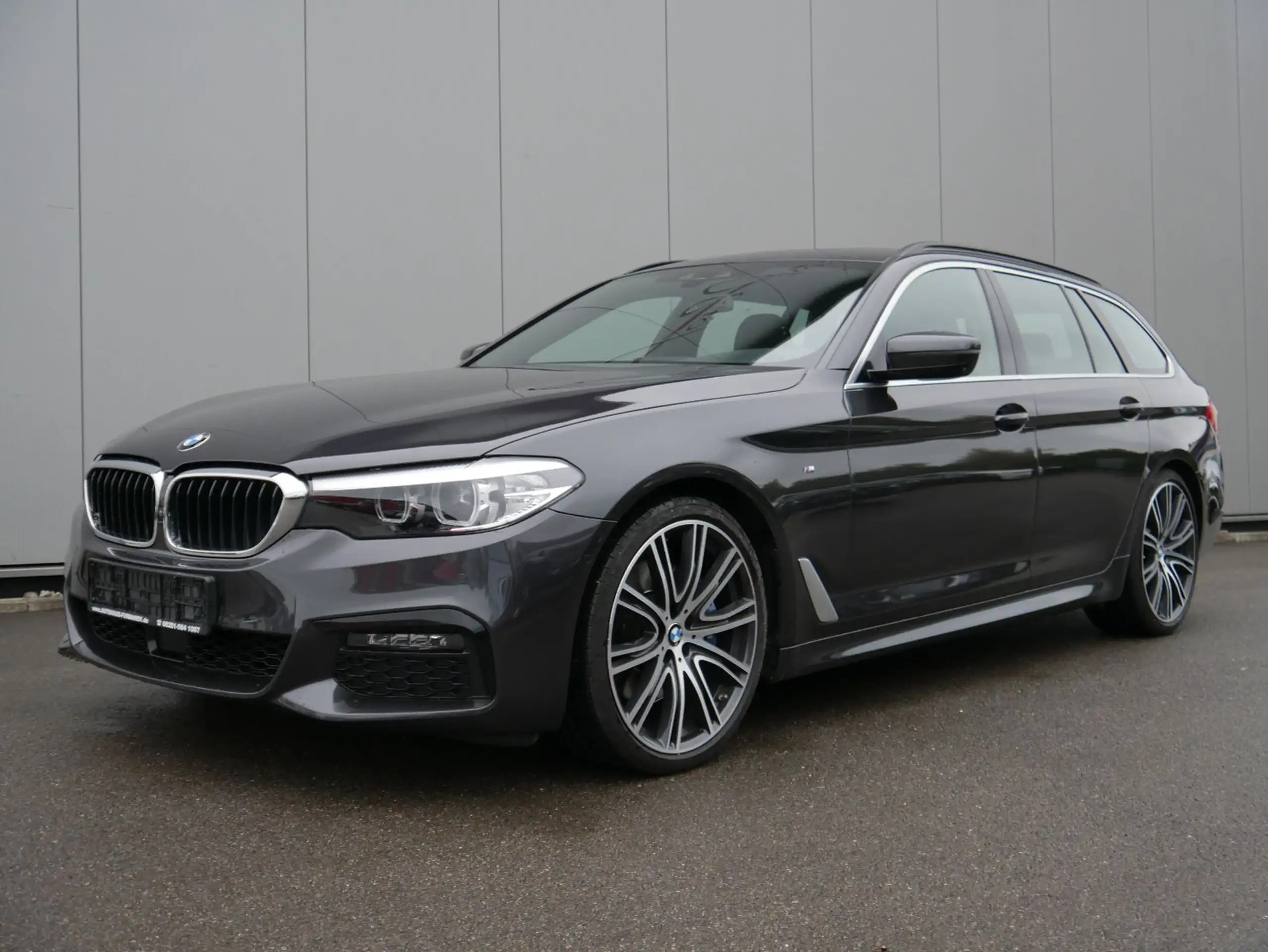 BMW - 530