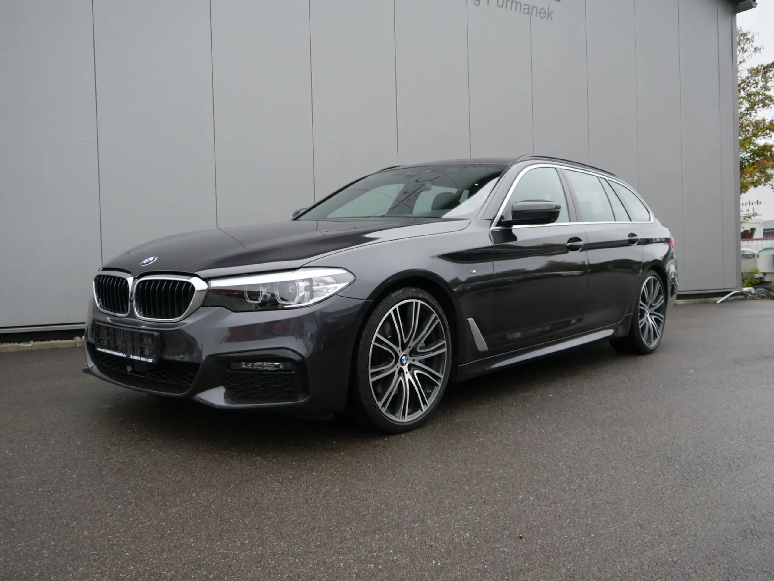 BMW - 530