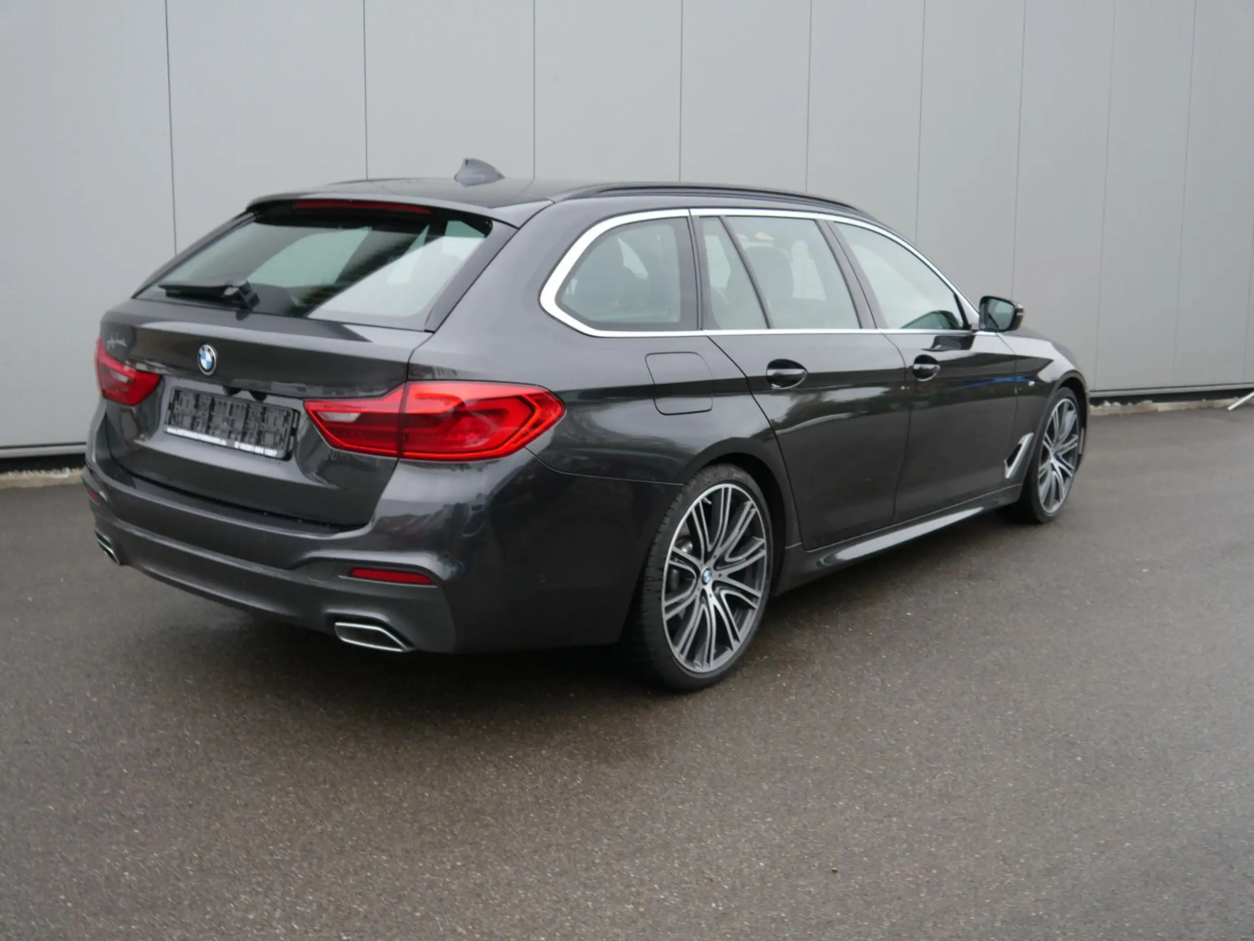 BMW - 530