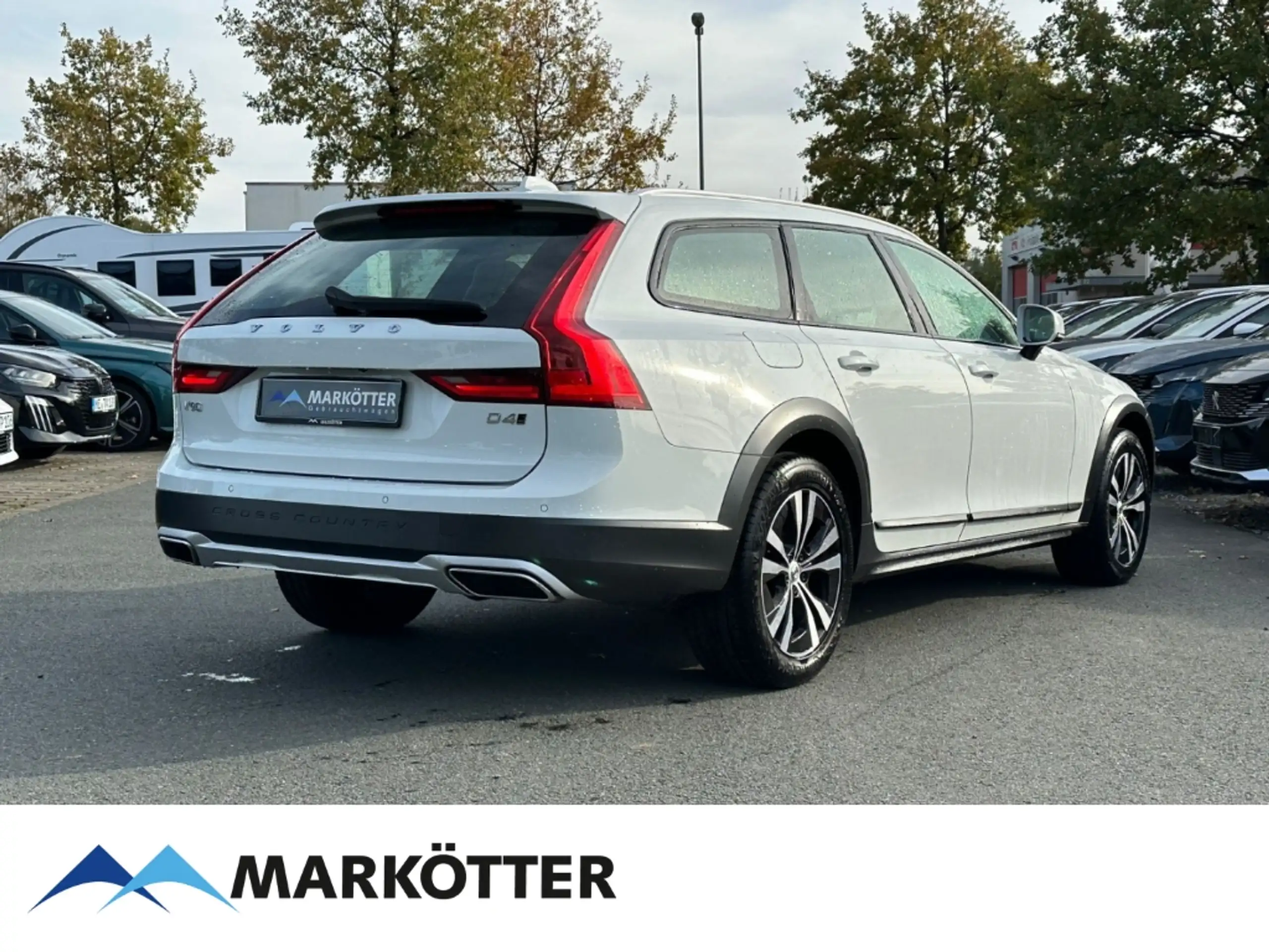 Volvo - V90 Cross Country