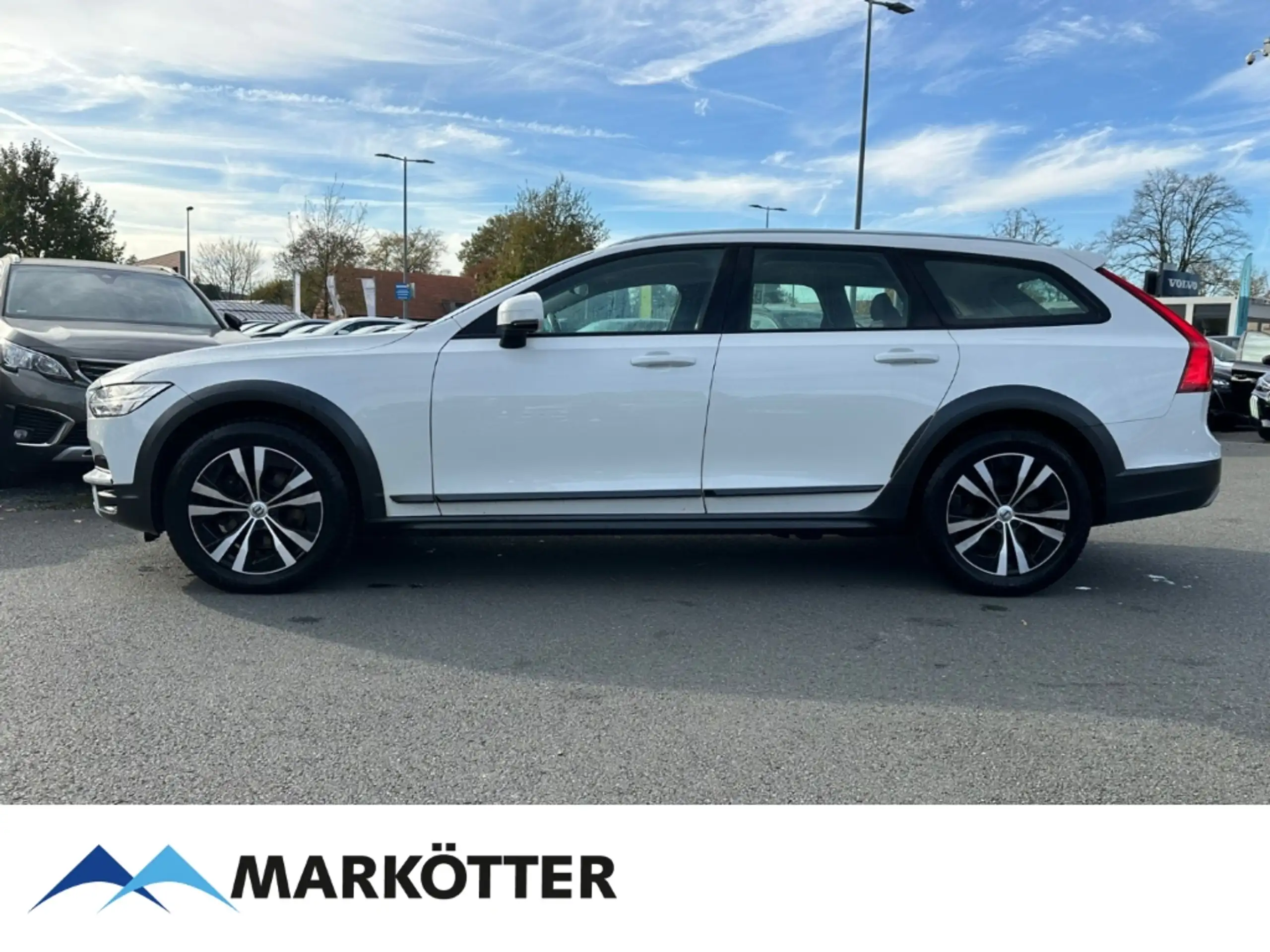 Volvo - V90 Cross Country