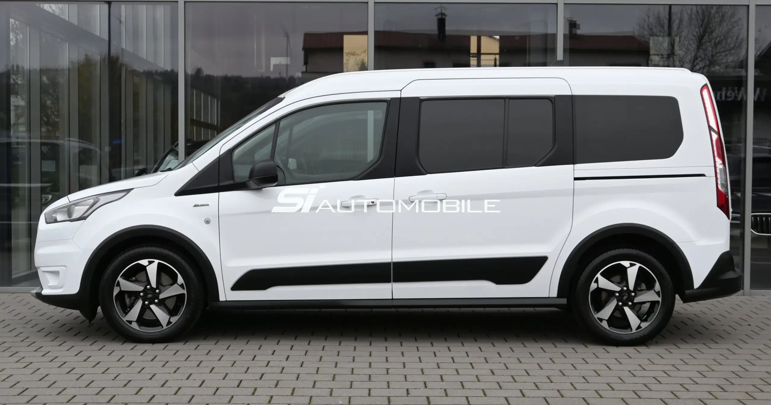 Ford - Grand Tourneo