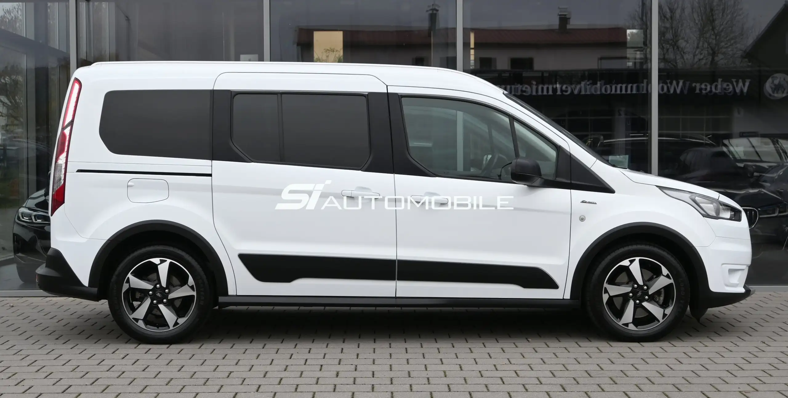 Ford - Grand Tourneo