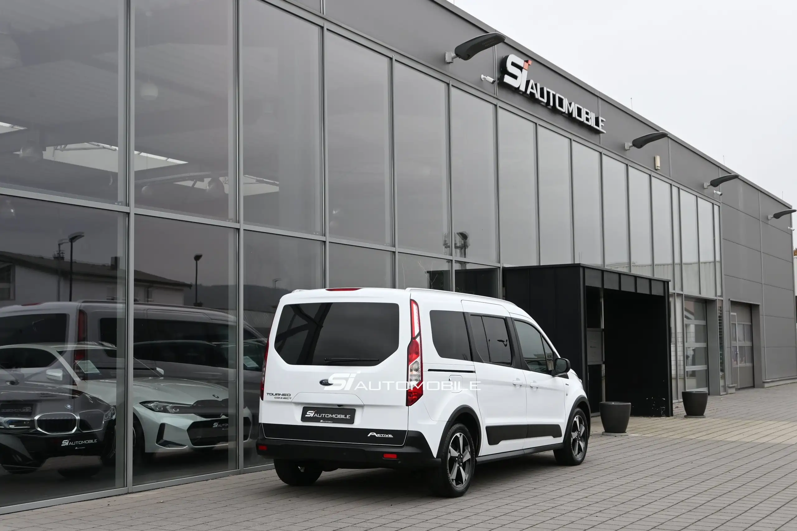 Ford - Grand Tourneo