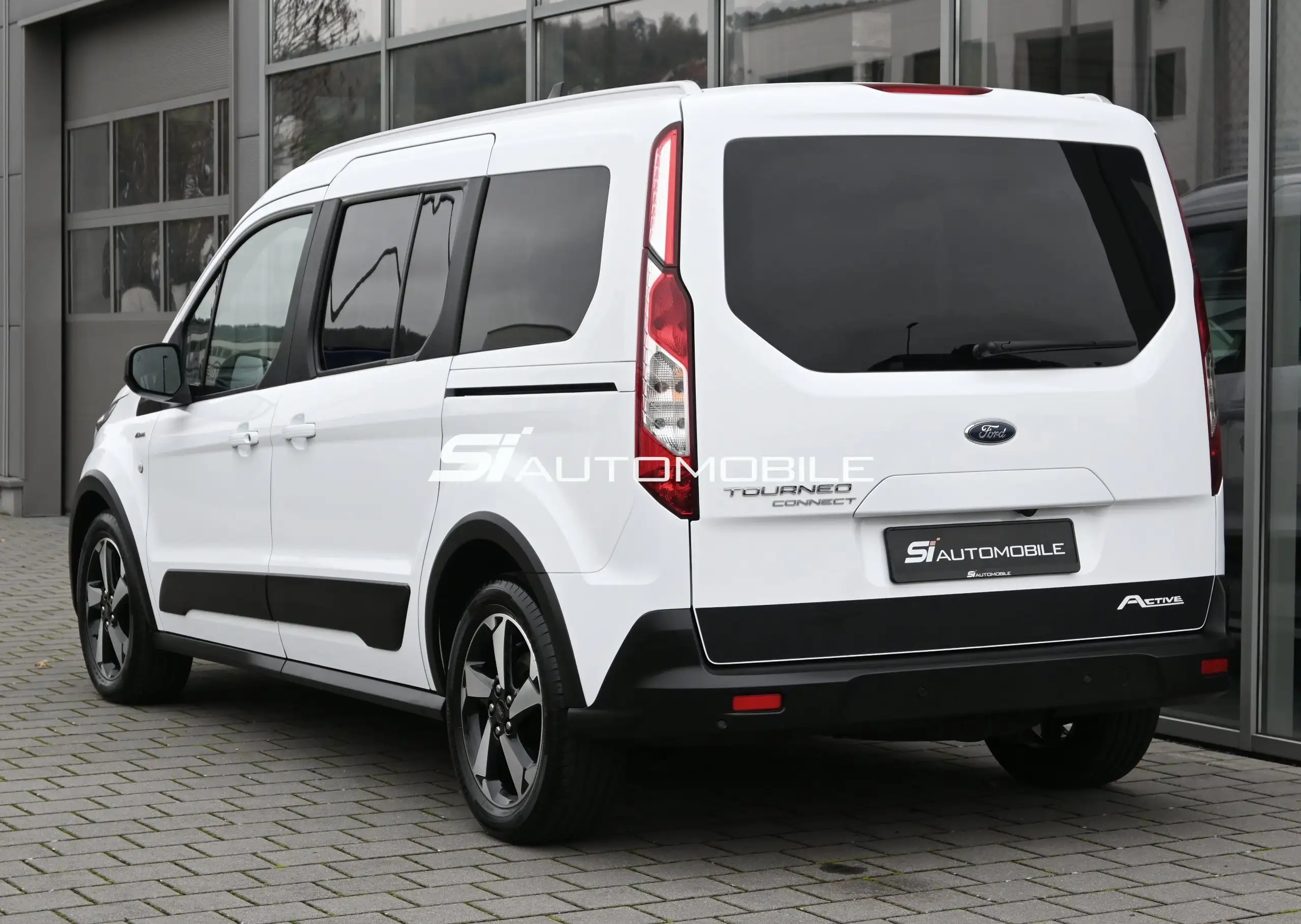 Ford - Grand Tourneo